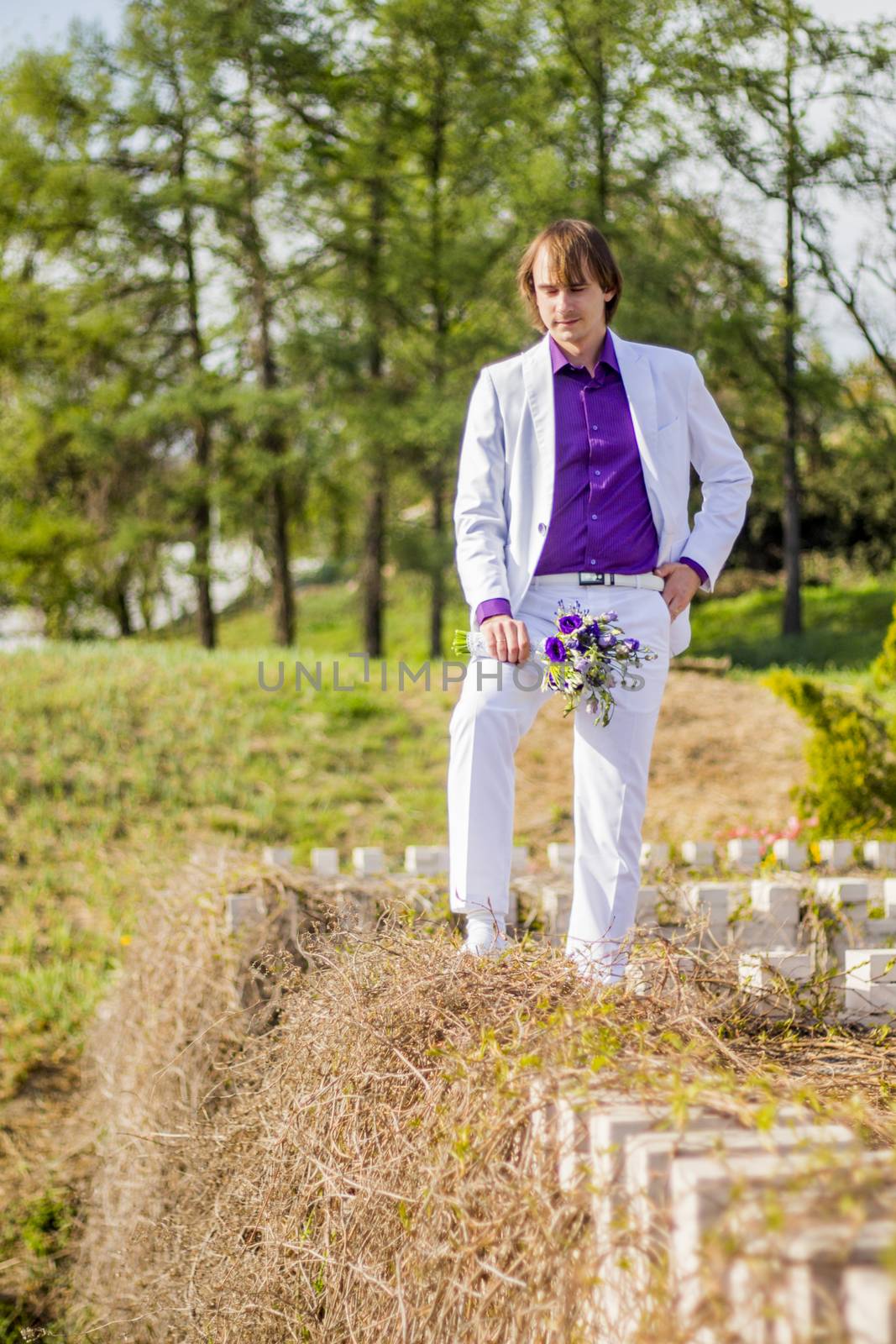 man husband , groom whith beautiful wedding bouquet  by serhii_lohvyniuk