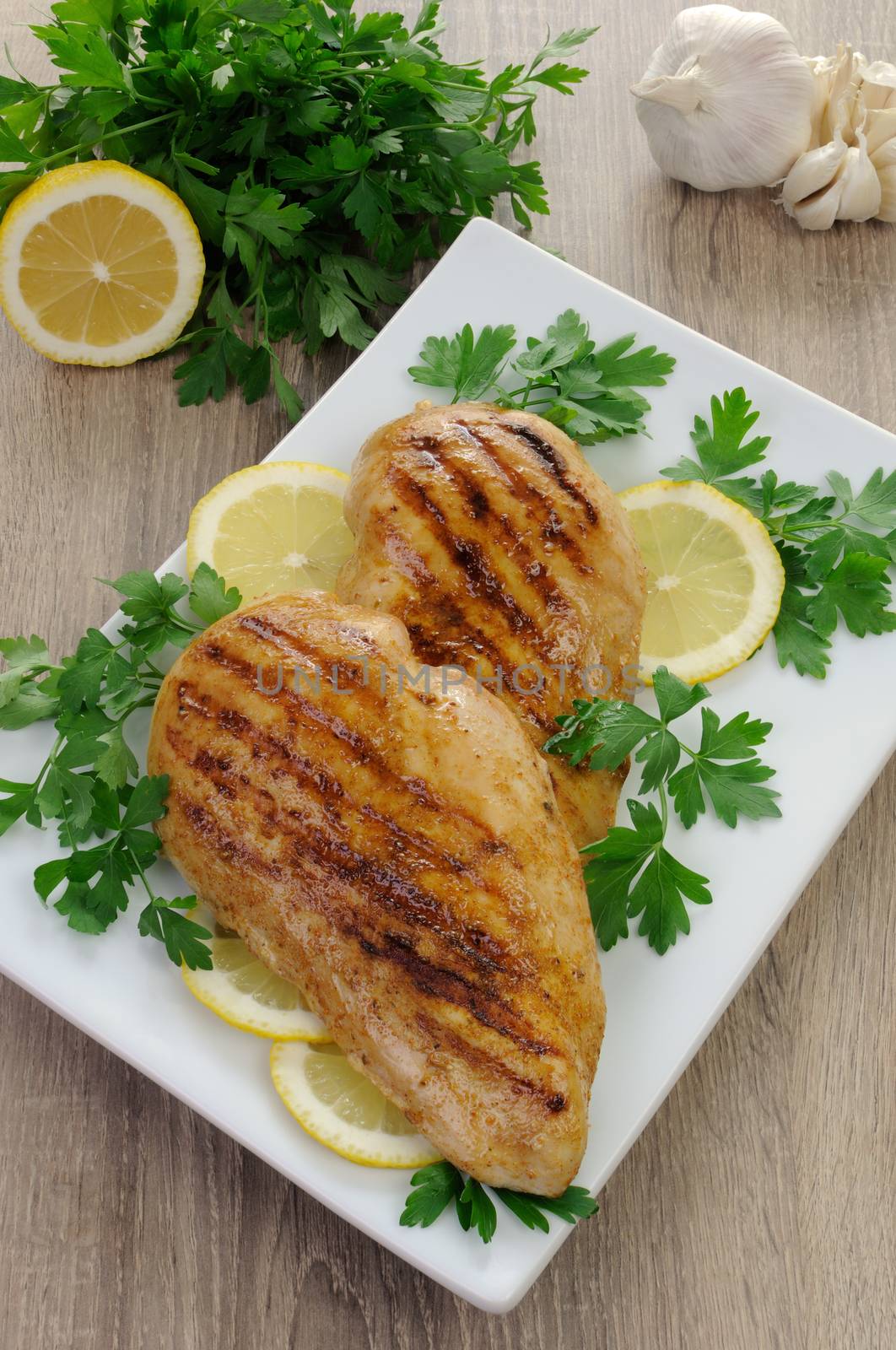chicken breast grilled with lemon and parsley
