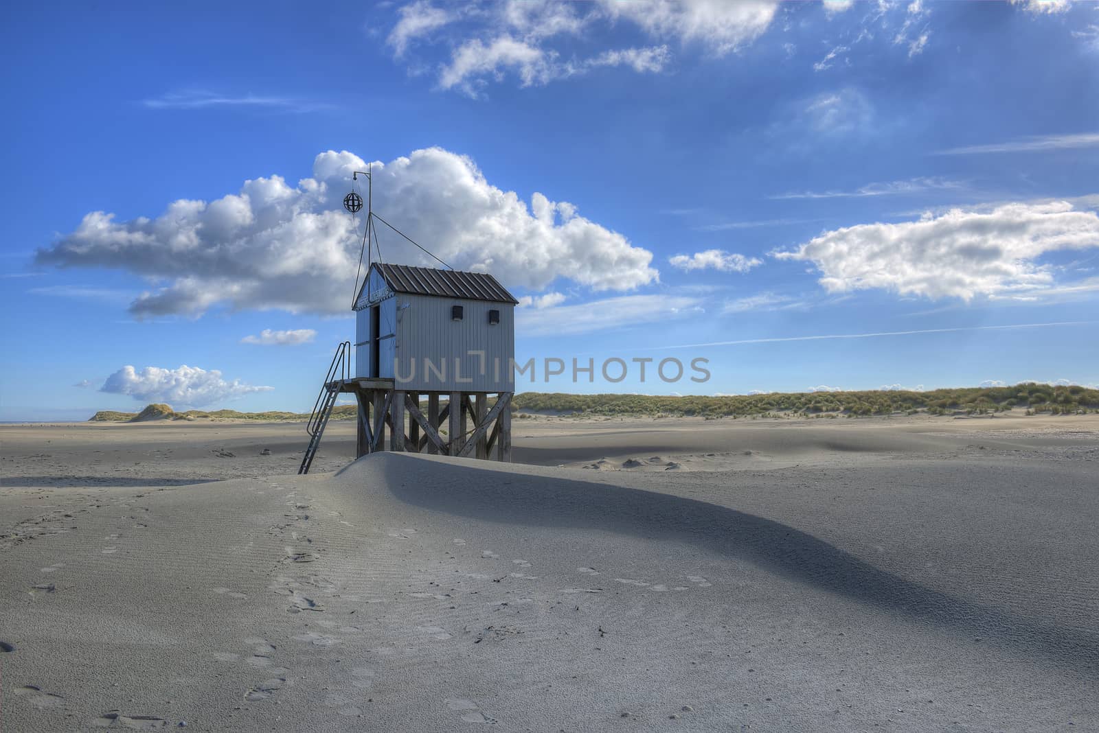 Beach hut on the island of Terschelling in the Netherlands by Tofotografie