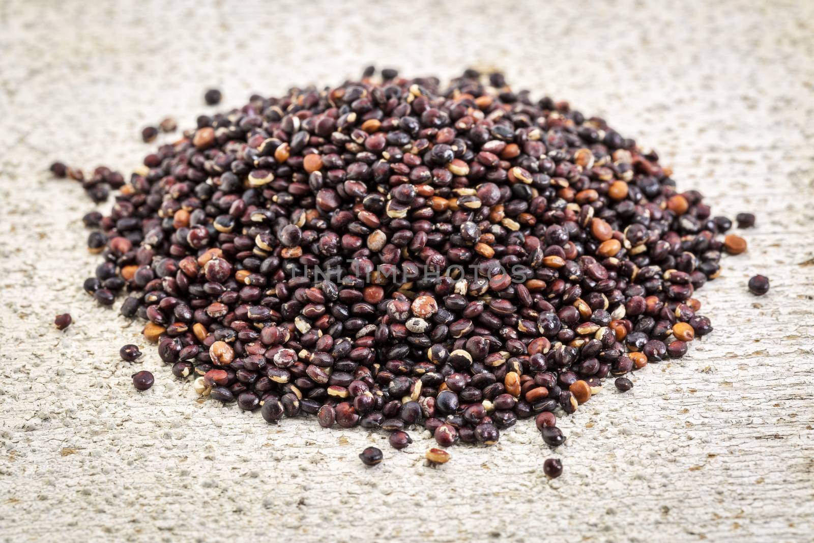 black quinoa grain by PixelsAway