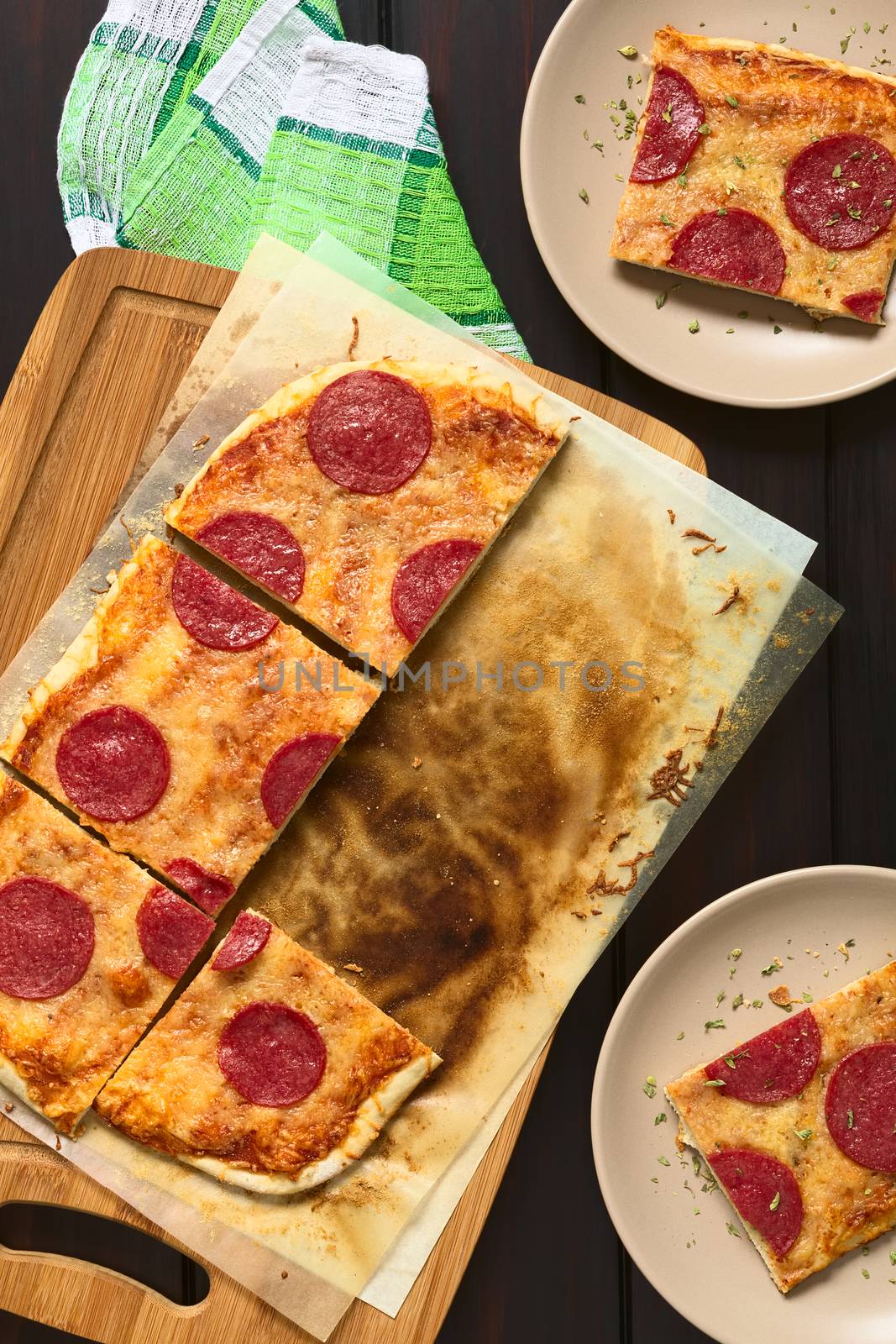 Pepperoni or Salami Pizza by ildi