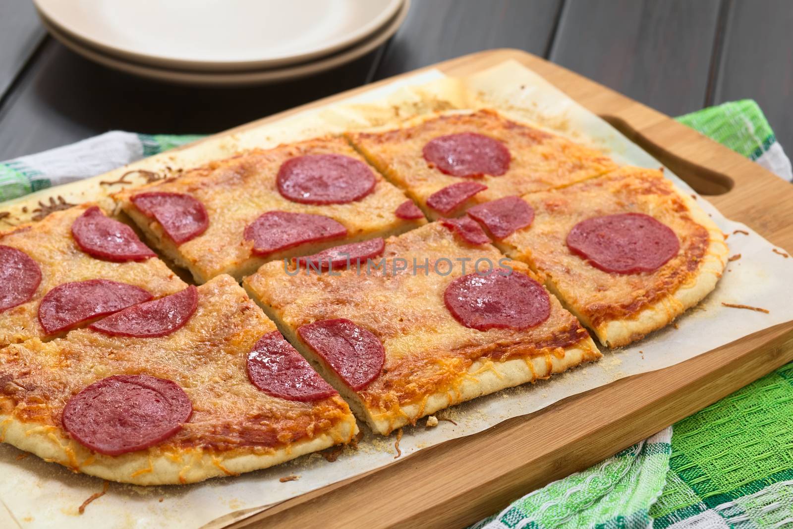 Pepperoni or Salami Pizza by ildi