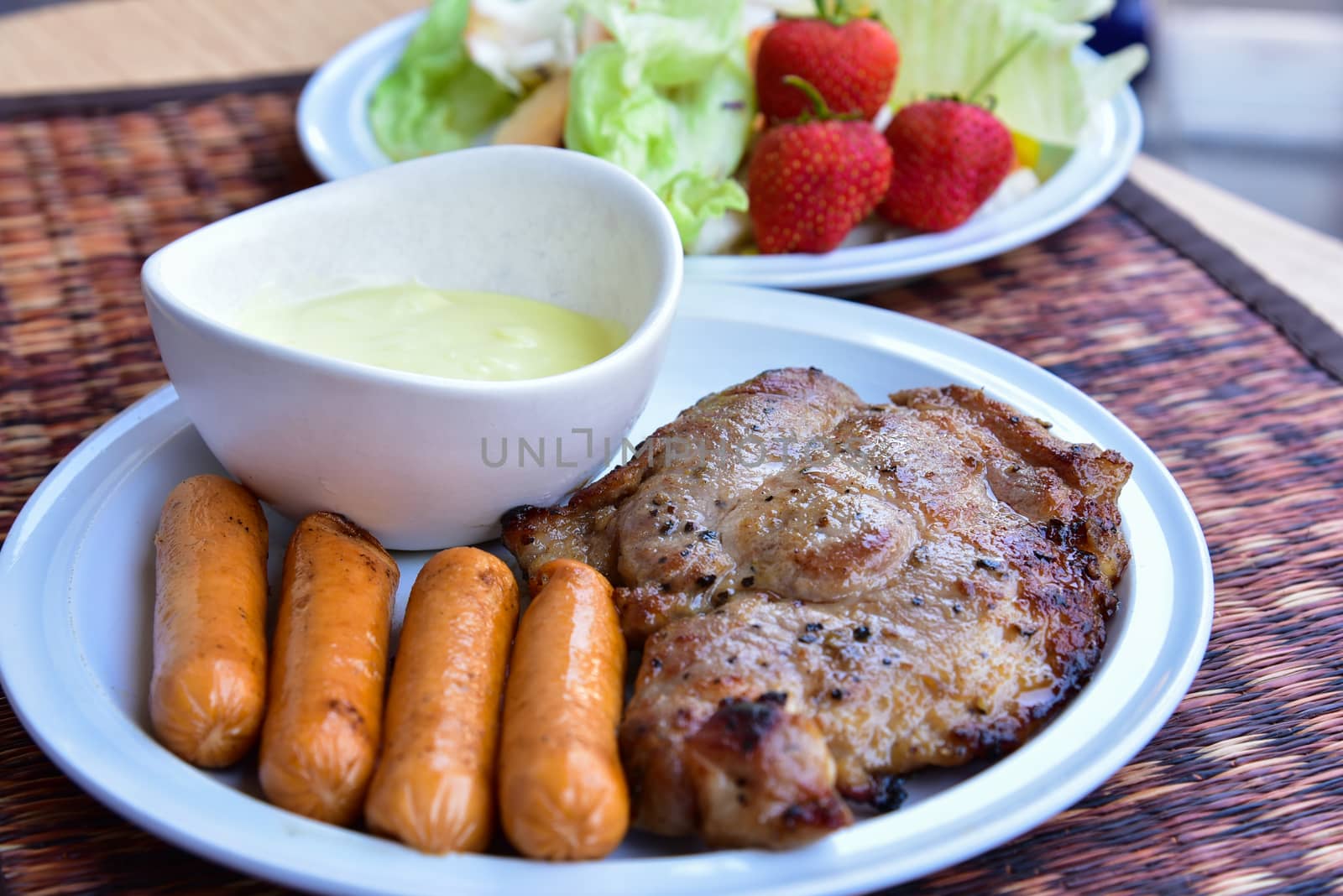 Grilled steak and and vegetables