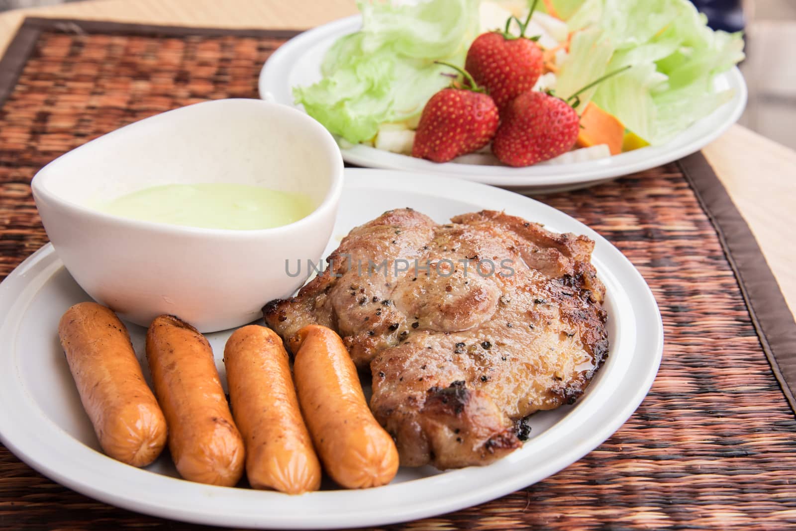 Grilled steak and and vegetables