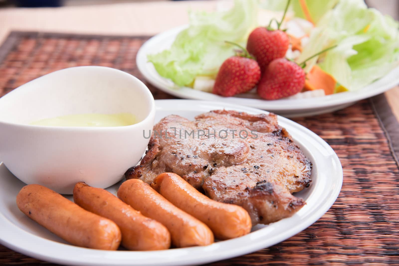 Grilled steak and and vegetables