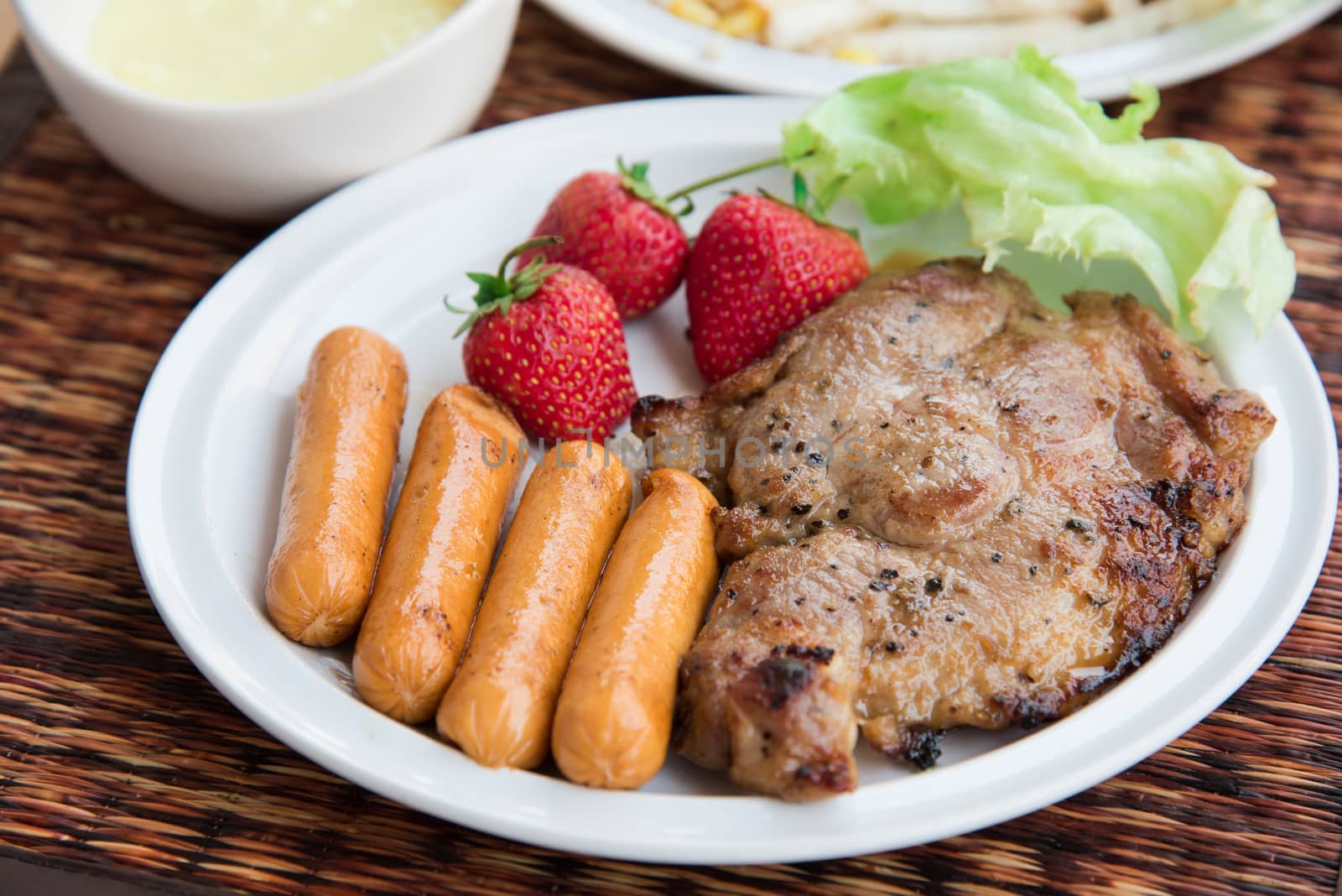 Grilled steak and and vegetables