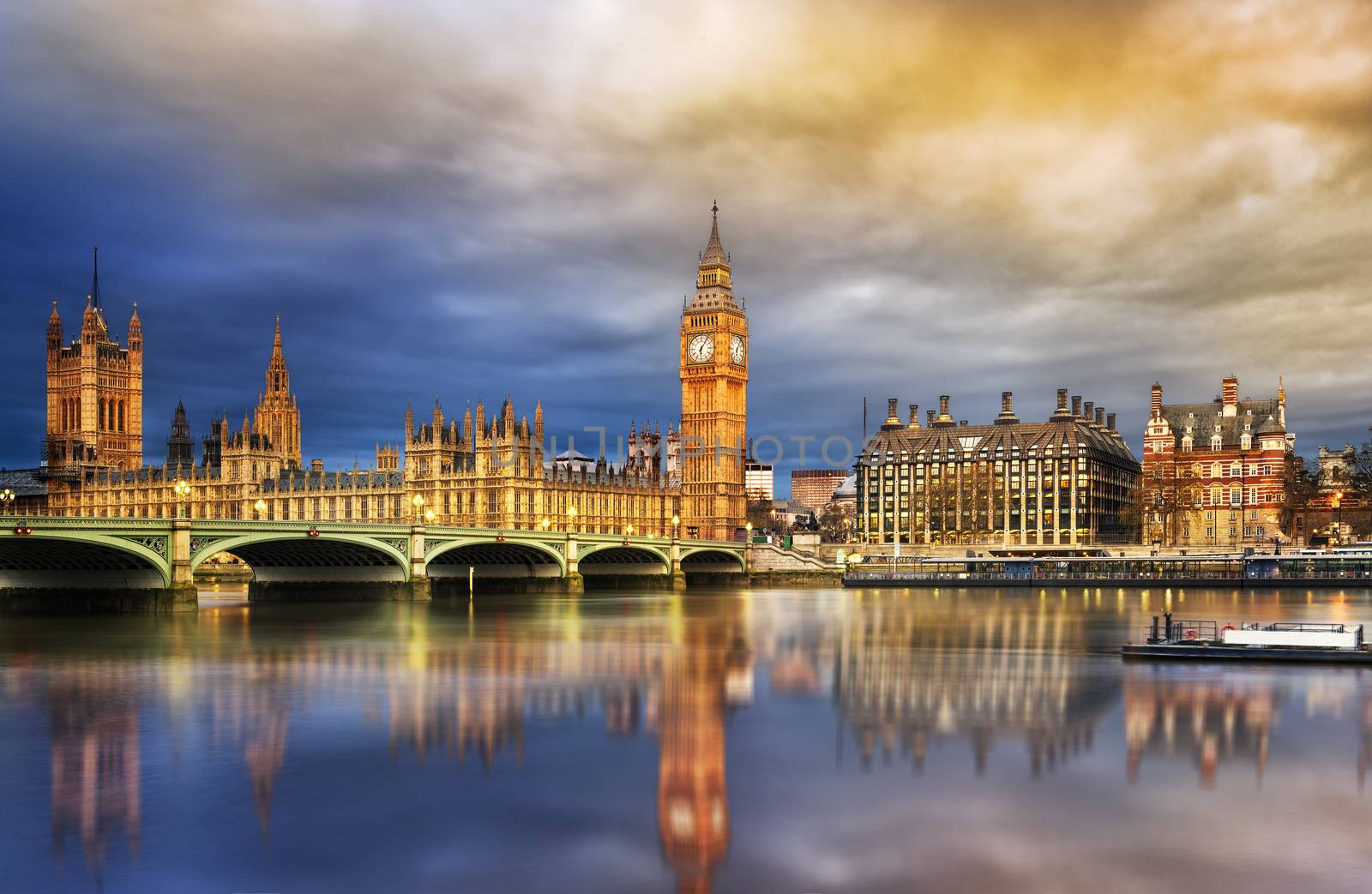 Big Ben and Houses of parliament at dusk, London, UK