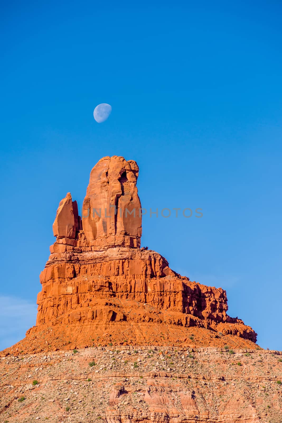 monument valley setting hen monument