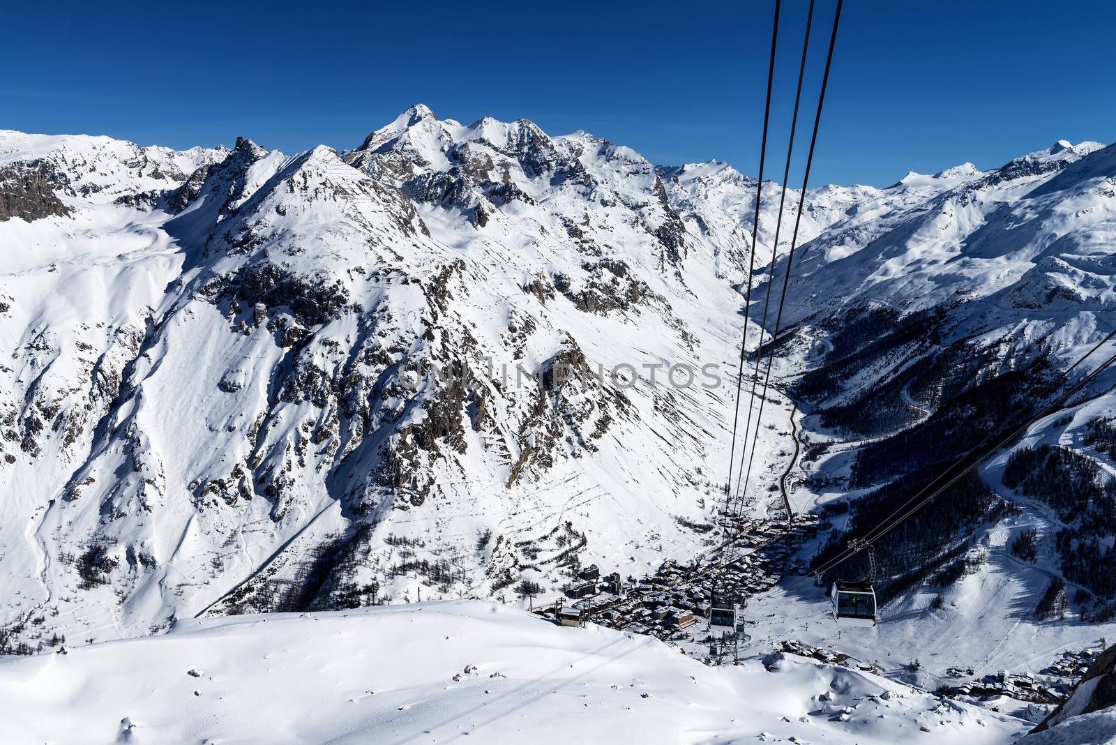 Cablecar to Val d'Isere, by ventdusud