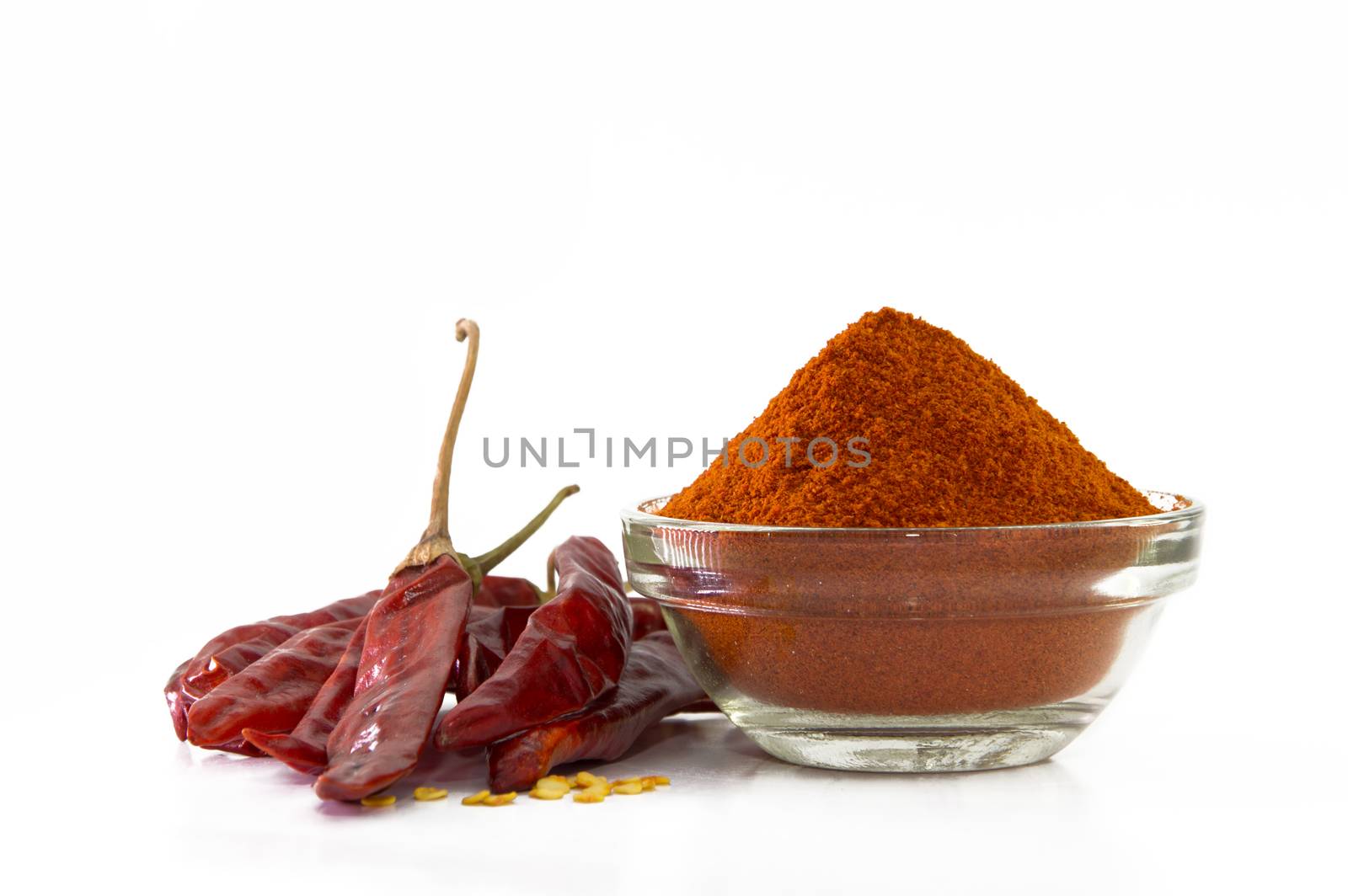 chilly powder in bowl with red chilly, dried chillies
