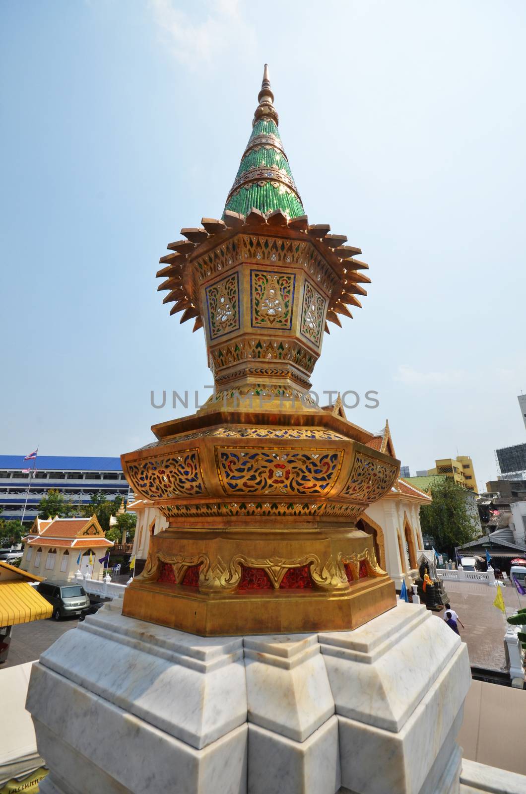 Miniature stupa at Wat Traimit by tang90246