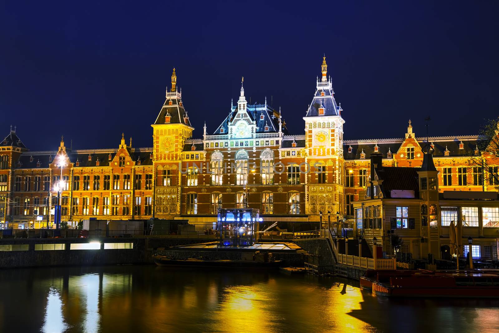 Amsterdam Centraal railway station by AndreyKr