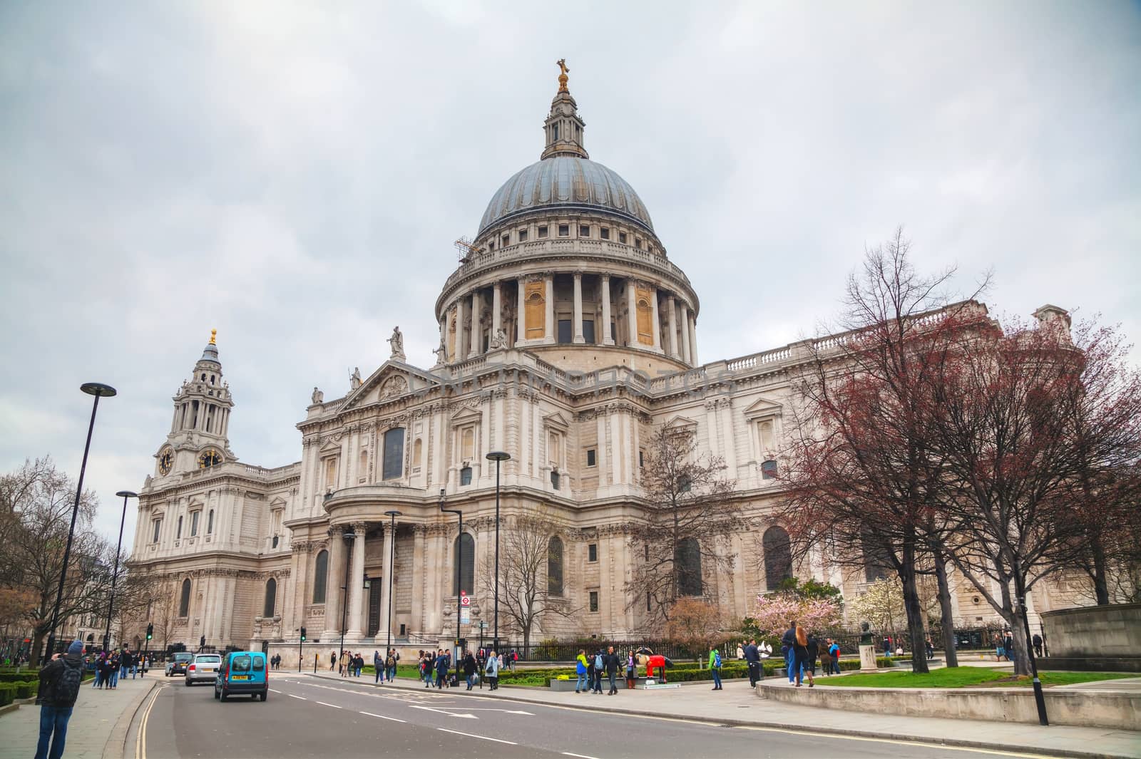 Saint Paul's cathedral in London by AndreyKr