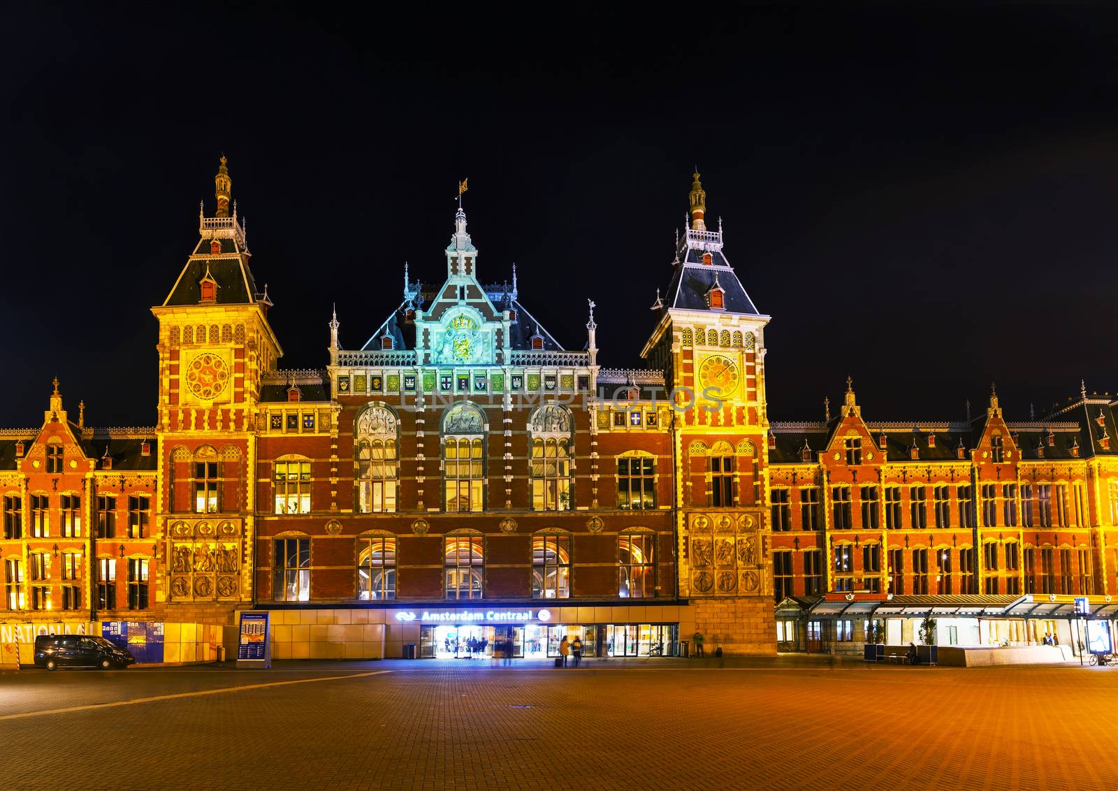 AMSTERDAM - APRIL 15: Amsterdam Centraal railway station on April 15, 2015 in Amsterdam, Netherlands. Amsterdam Centraal is the largest railway station of Amsterdam, and a major national railway hub.