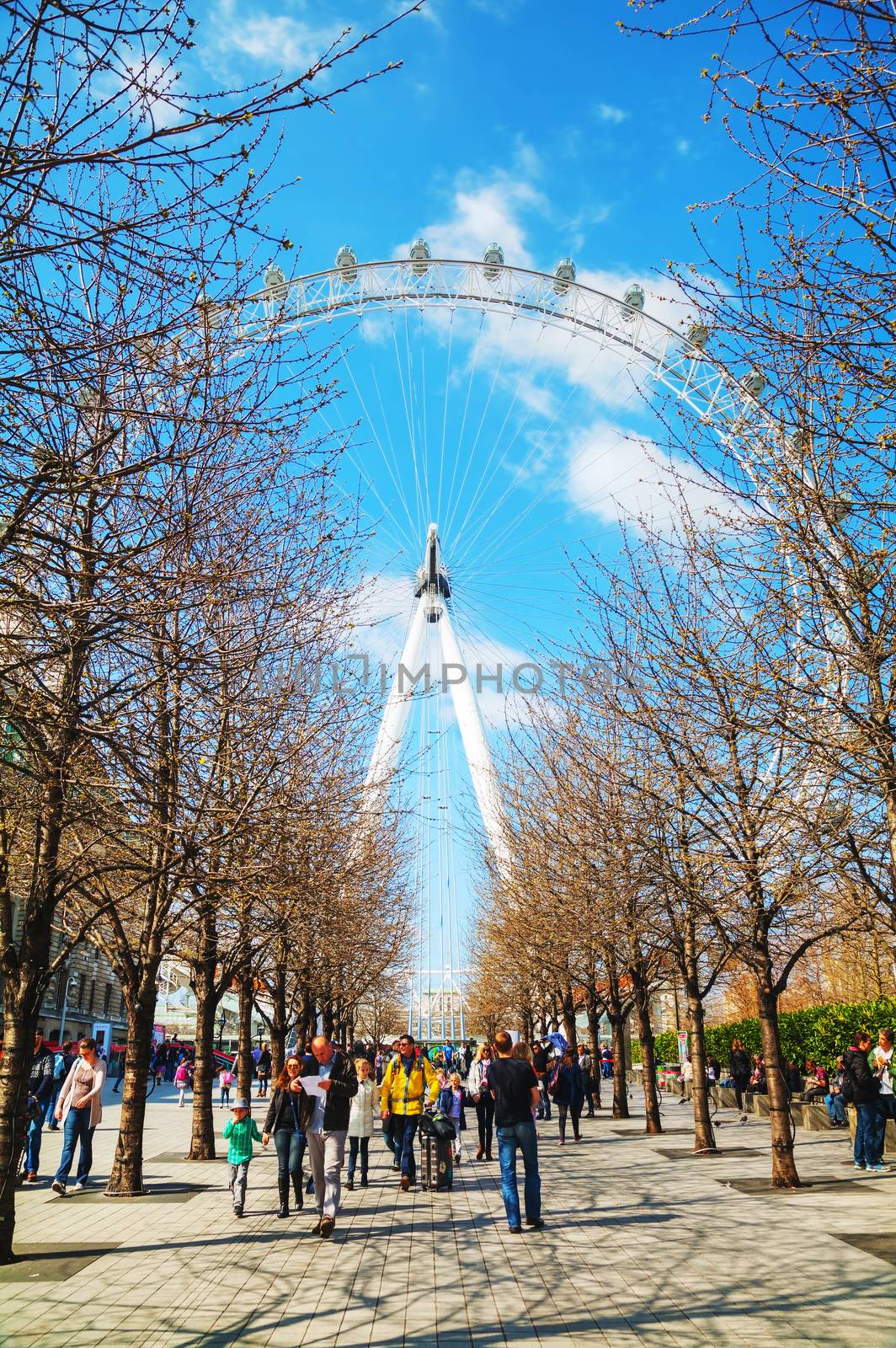 The London Eye Ferris wheel by AndreyKr