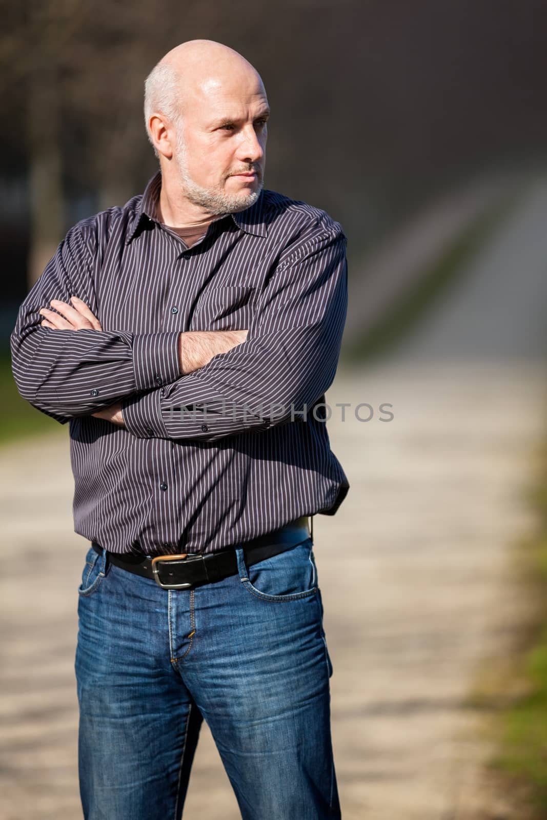 Confident attractive man standing waiting by juniart