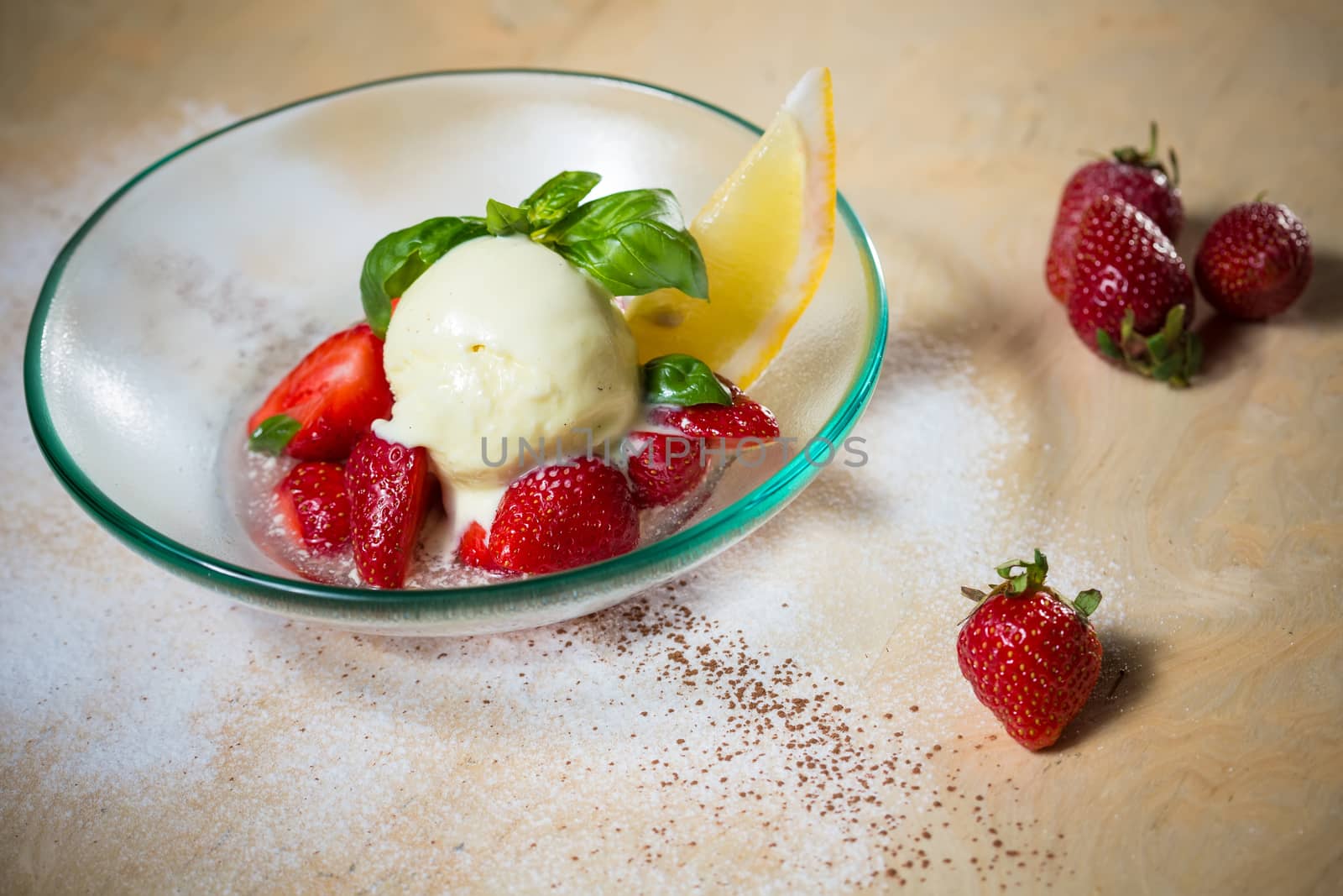 Ice cream with fresh strawberries in glass bowl