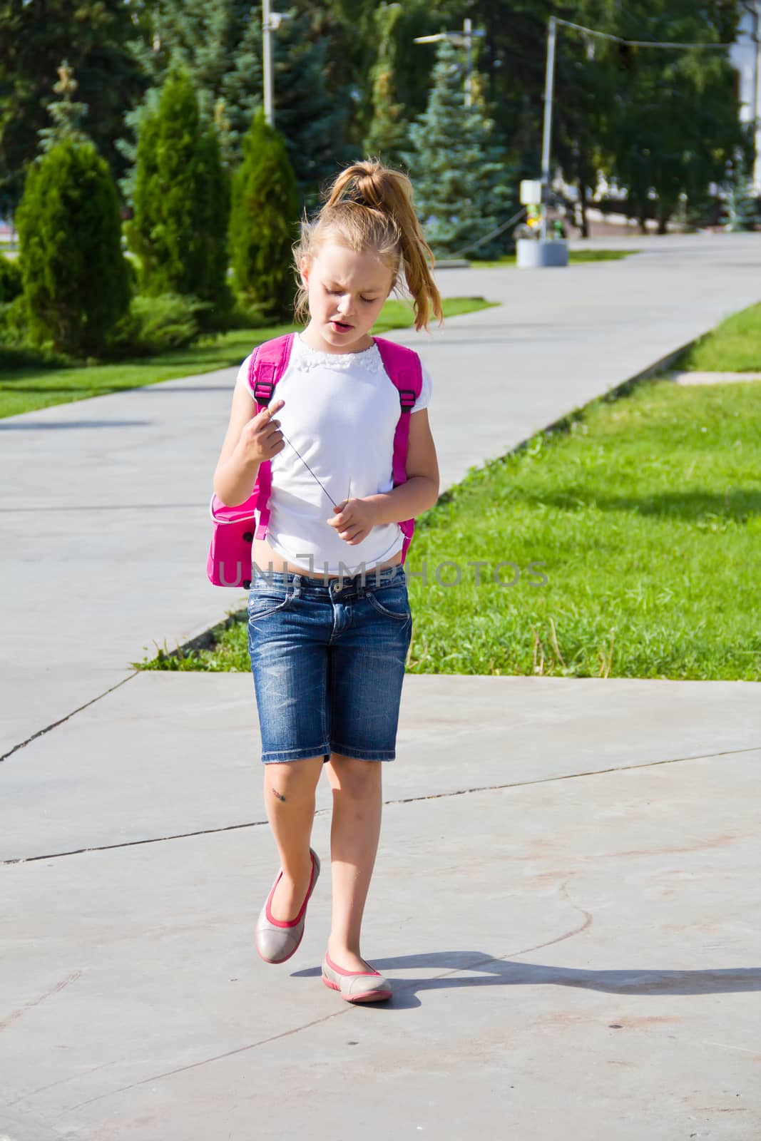 Cute girl go to school with pink knapsack