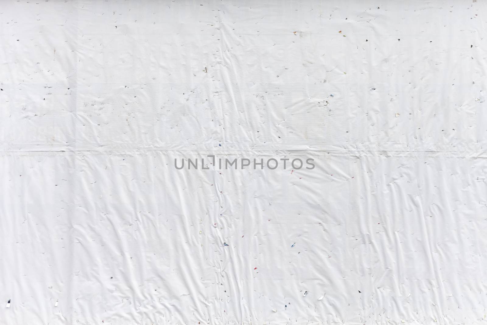 Grungy white concrete wall background by H2Oshka