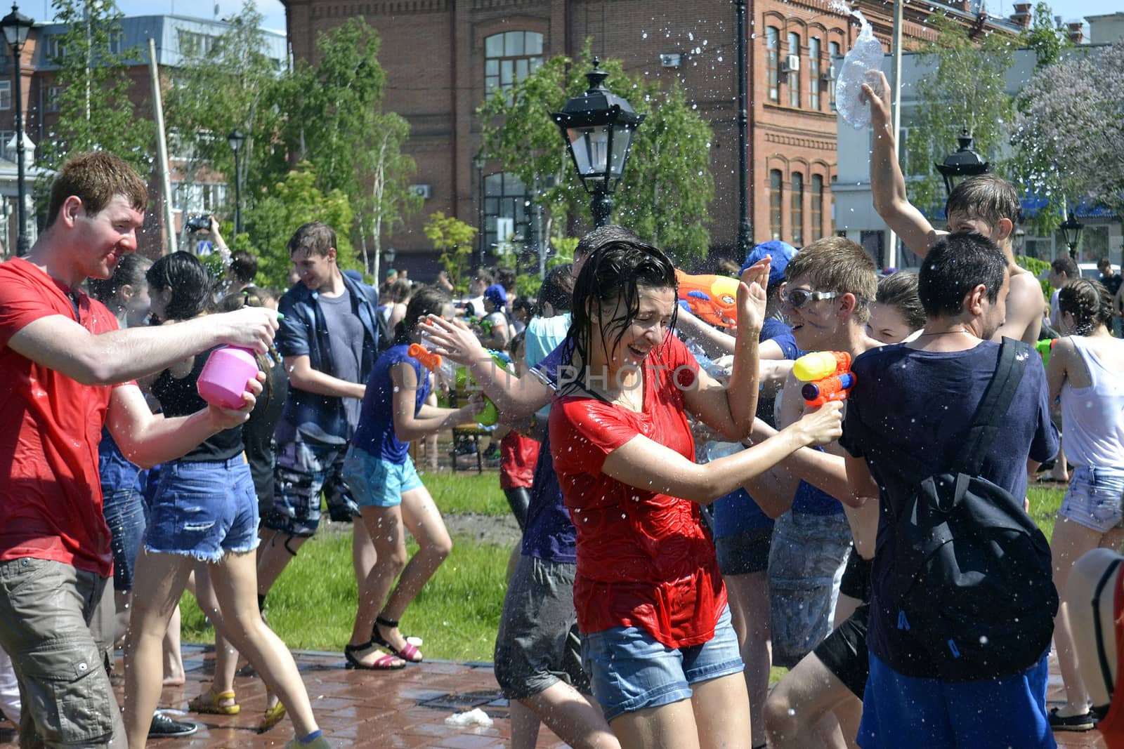 The game "Water Fight" in honor of opening of a summer season on the street in Tyumen. 31.05.2015