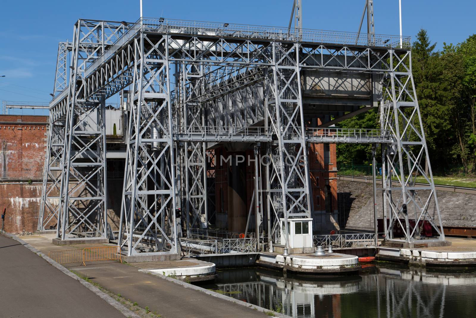 Old hydraulic boat lifts and historic Canal du Centre, Belgium, Unesco Heritage - The hydraulic lift of Houdeng-Goegnies