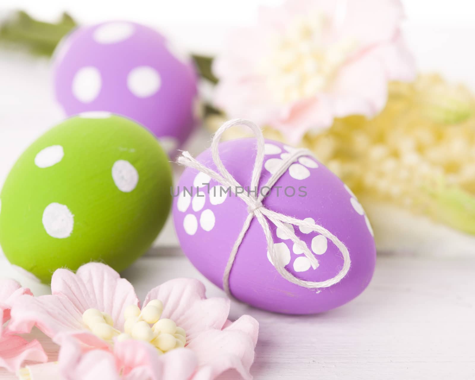easter background with eggs and flowers by fotomaximum