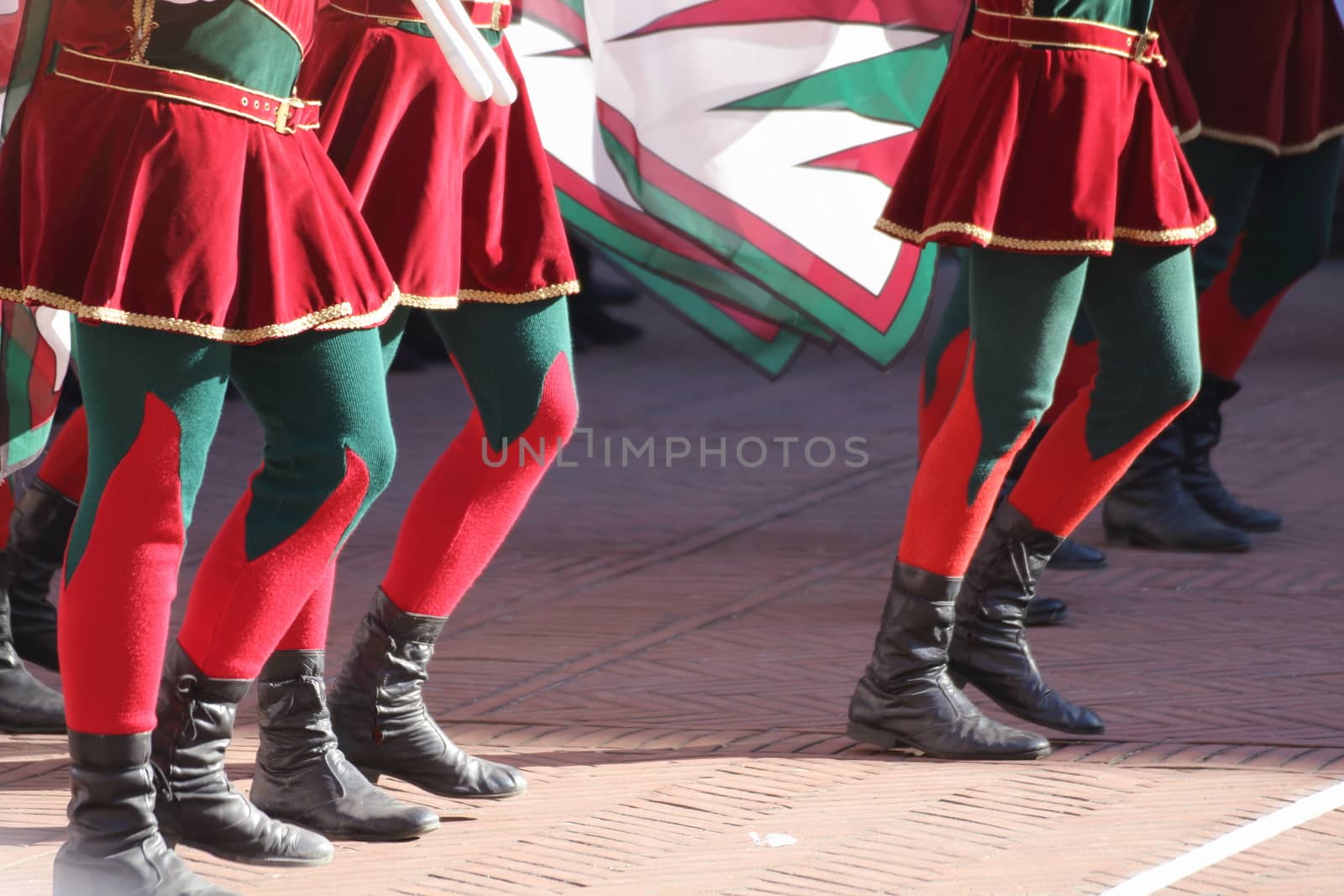 Palio, the city celebrates with competitions of the flag wavers and the parade of the districts