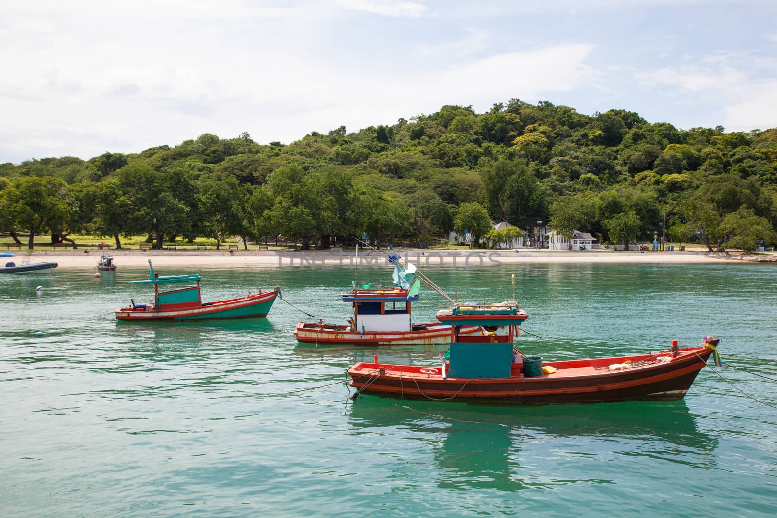 Small fishing boats Parking in the sea near the island dock.