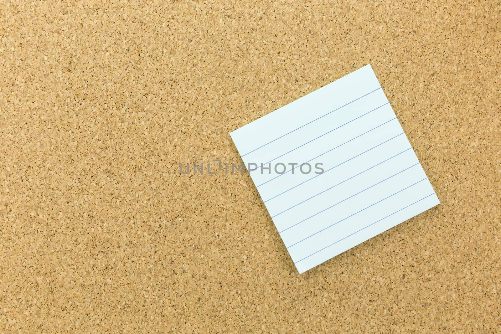 blue post it with line on cork board