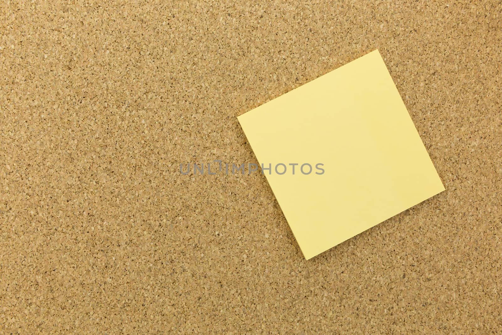 yellow post it on cork board by urubank