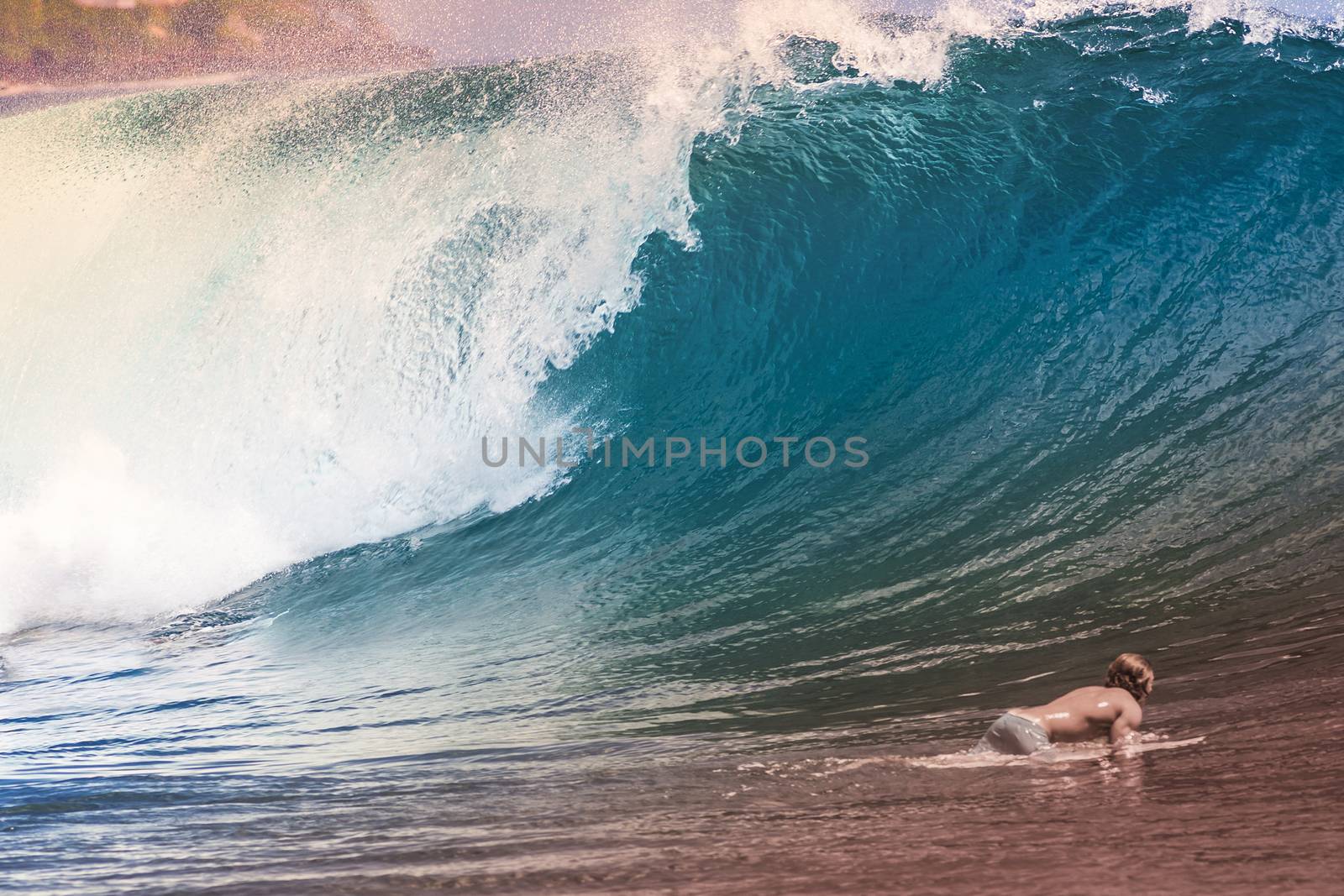 Ocean Blue Wave by truphoto