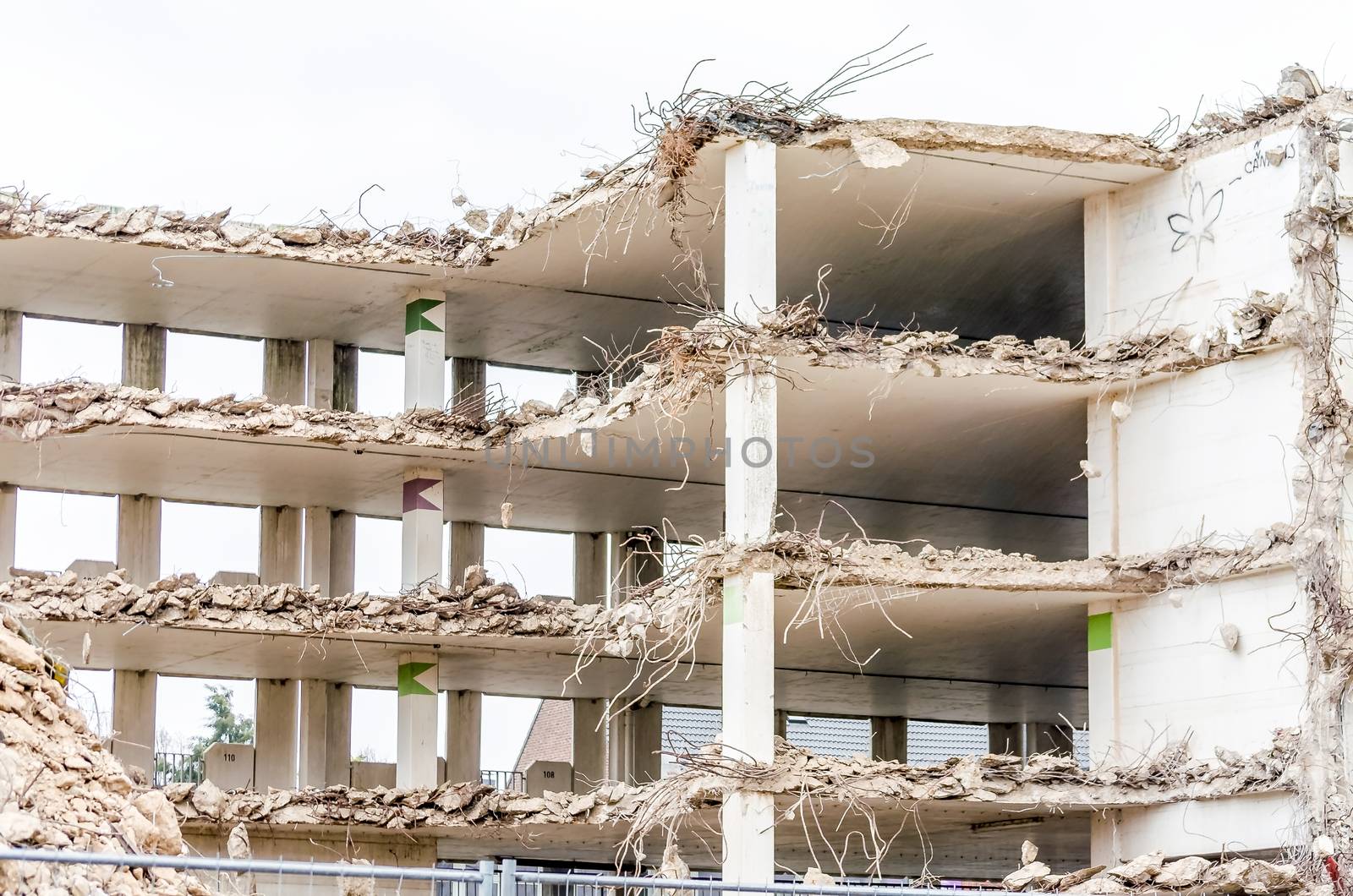 Demolition, demolition of a car parking garage in Velbert on East Street.
