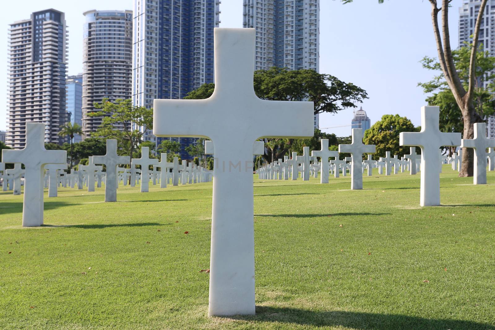 American Memorial Cemetery in Manila, Philippines.It has the largest number of graves of any cemetery for U.S. personnel killed during World War II and holds war dead from the Philippines and other allied nations