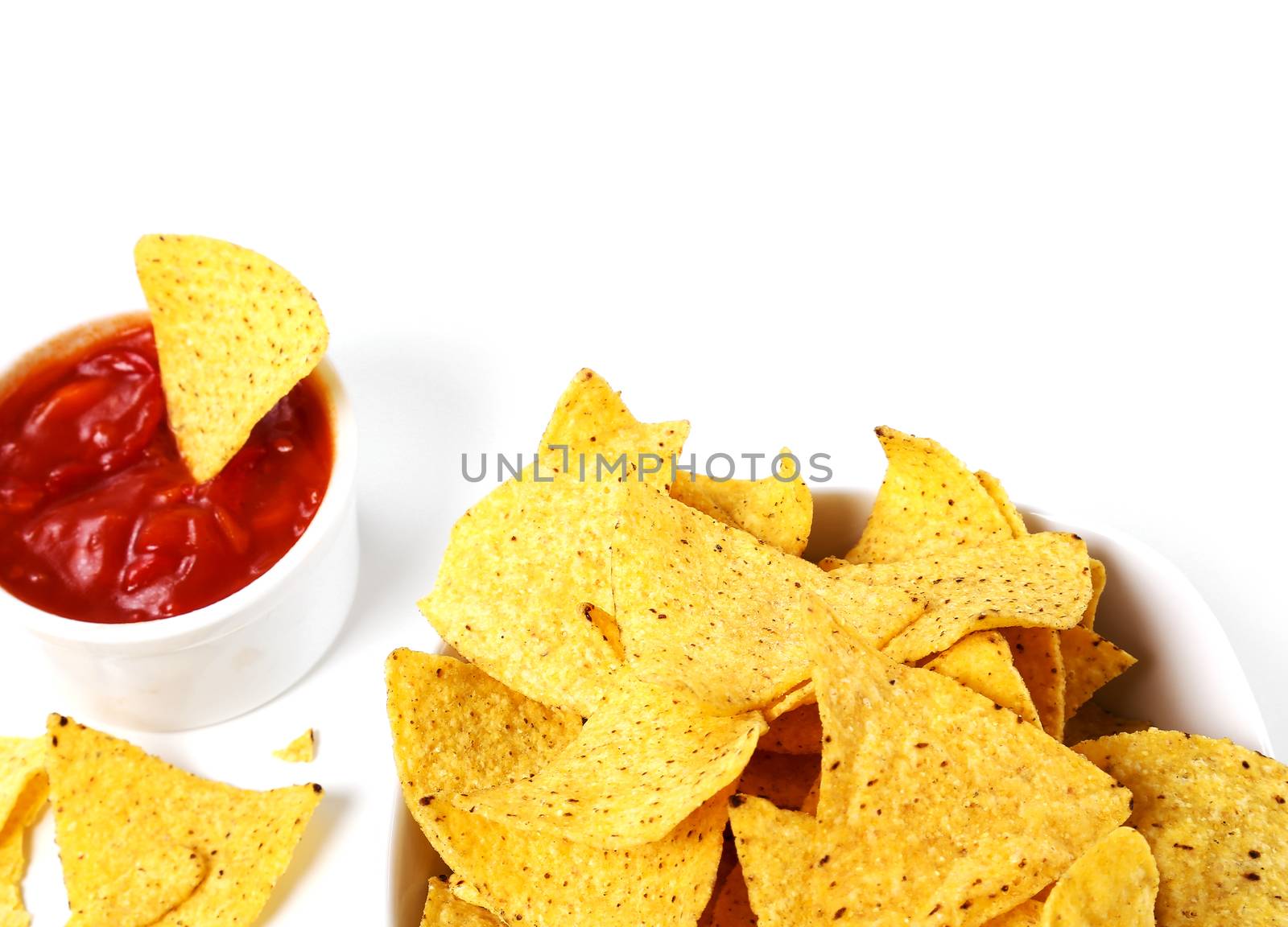 Potato chips with sauce on the table