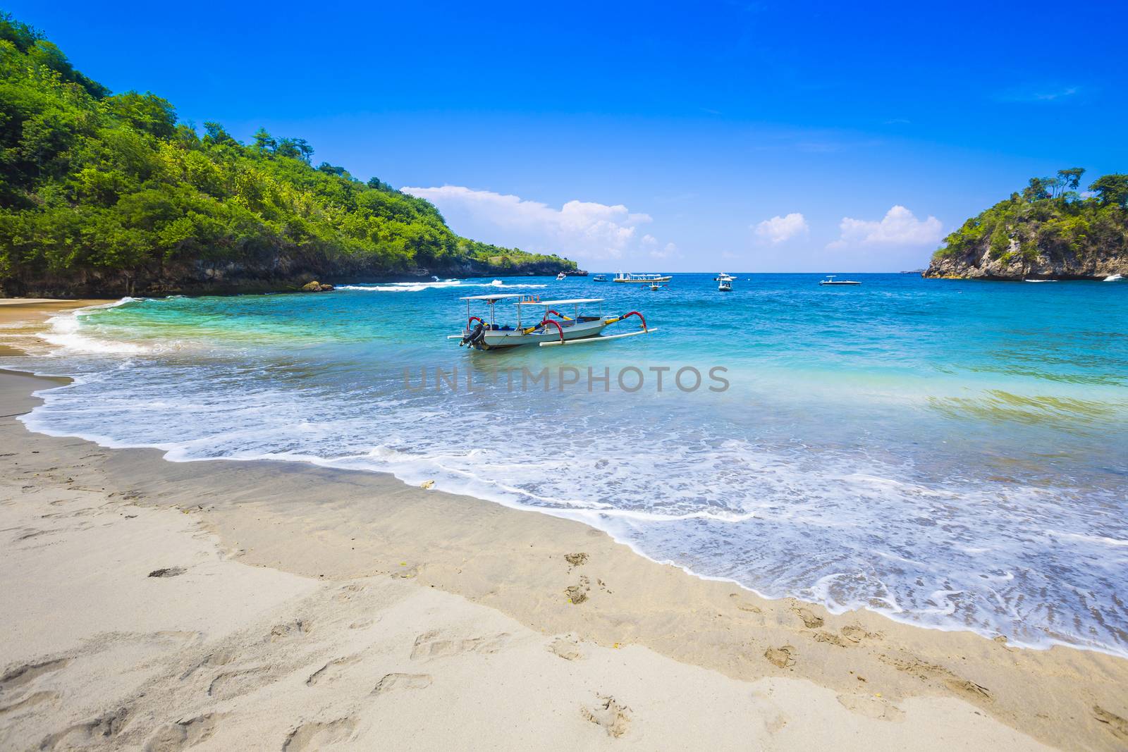 Tropical coastline of Nusa Penida island. by truphoto