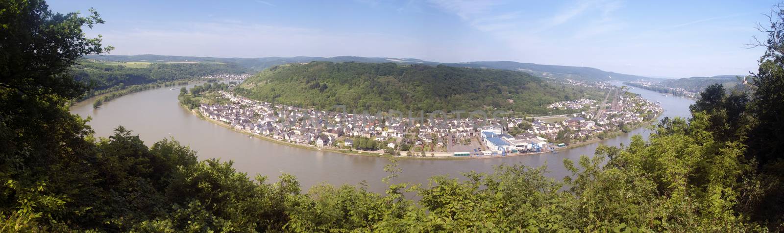 Rhine loop at Spay Panorama