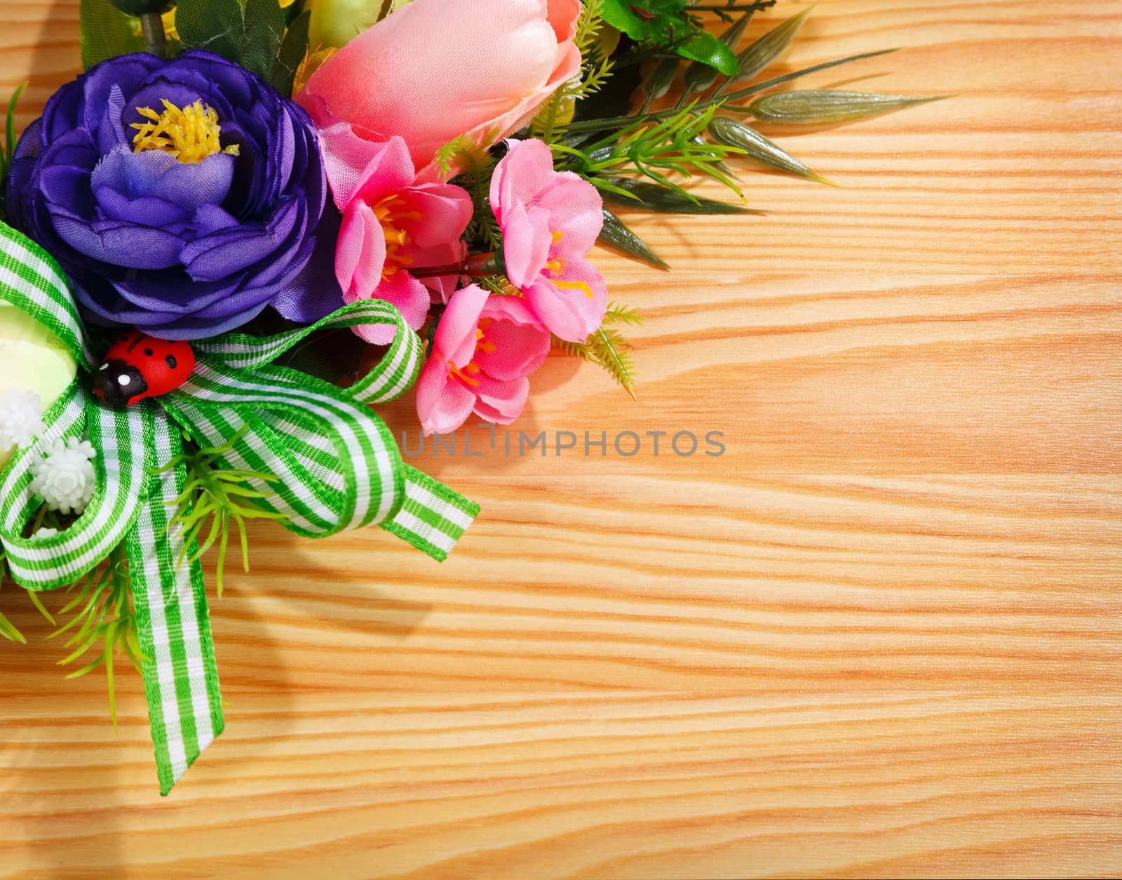 floral arrangement on a wooden texture
