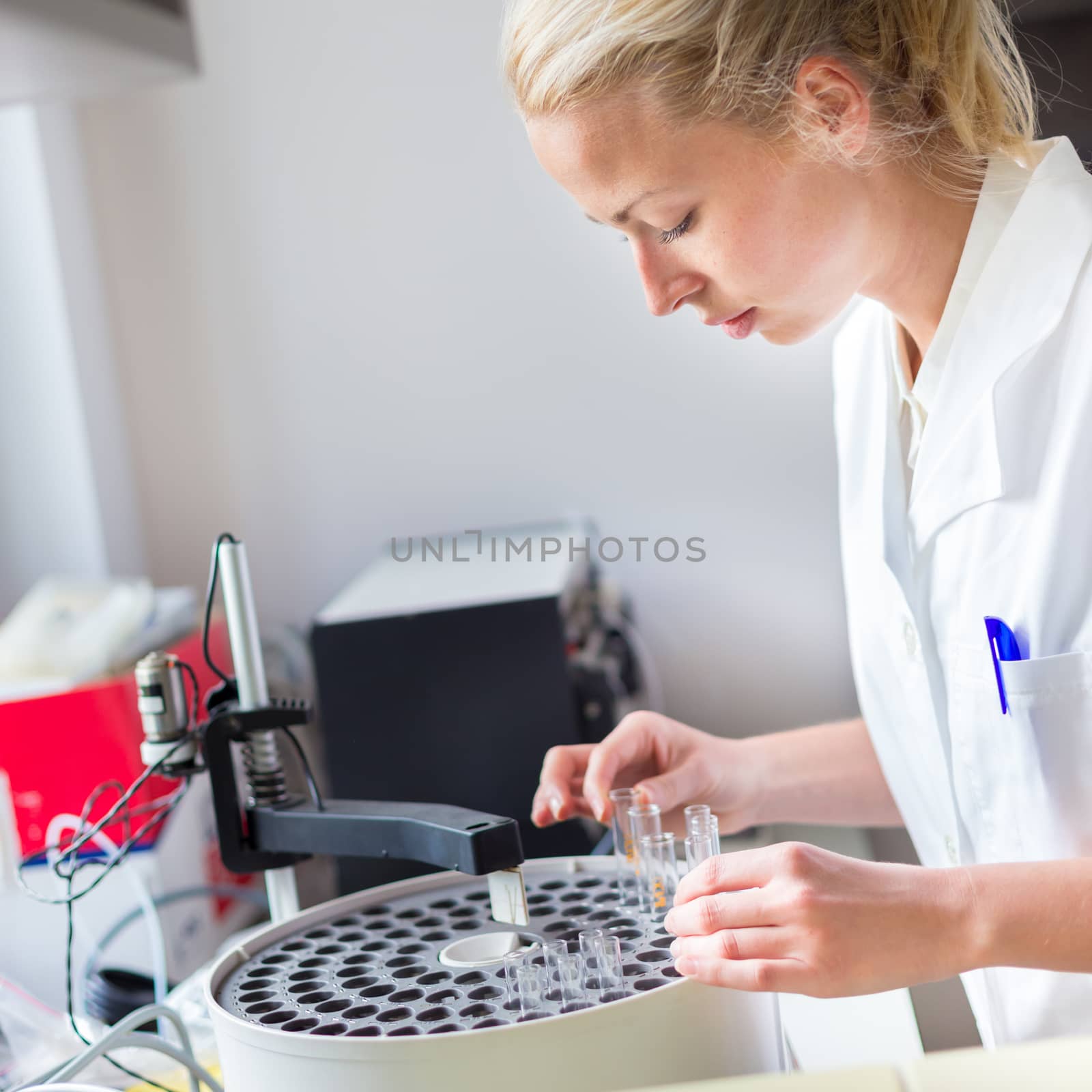 Scientist working in analytical laboratory. by kasto