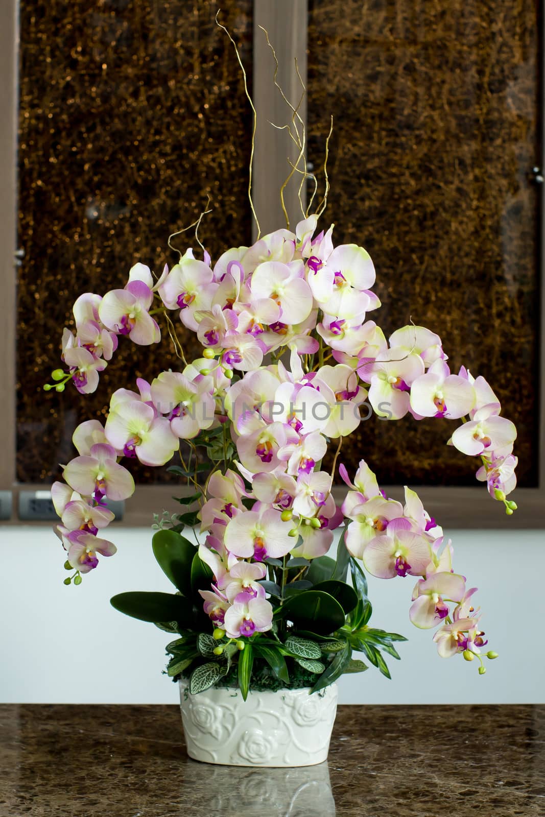 Glass vase with flowers, a beautiful ornament in a wedding