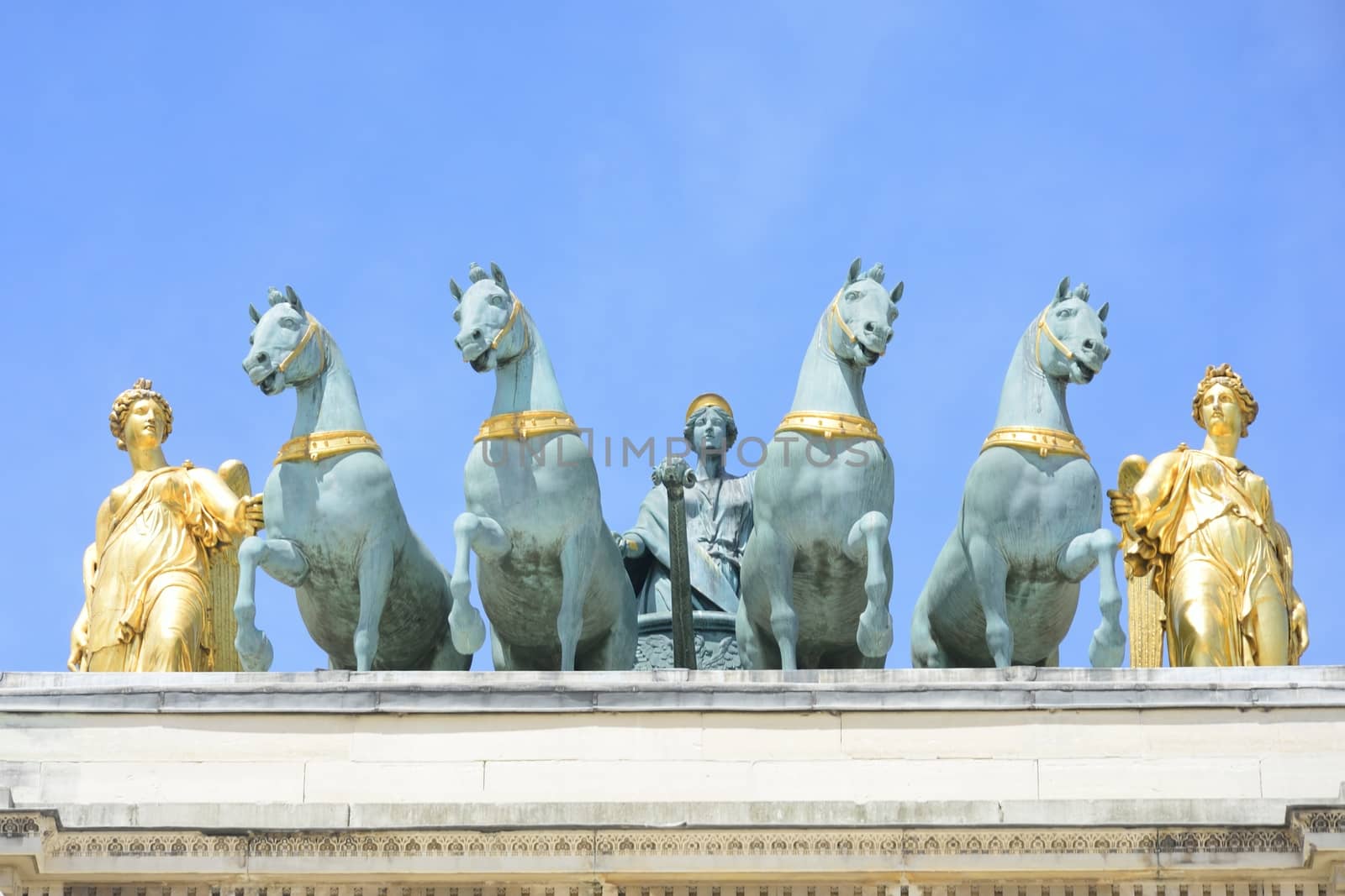 Top of arc de triomphe carrosel