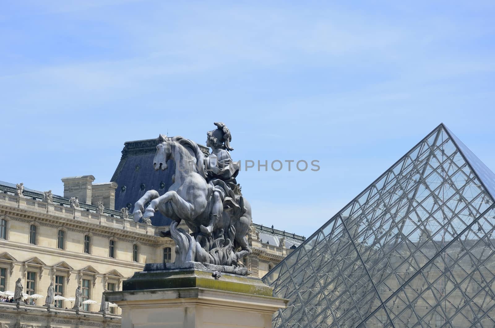 Front Entrance of Louvre and pyramid by pauws99