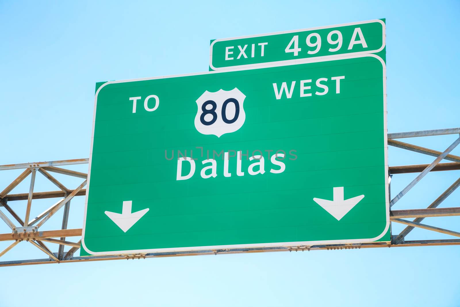 Road sign with the direction to Dallas by AndreyKr