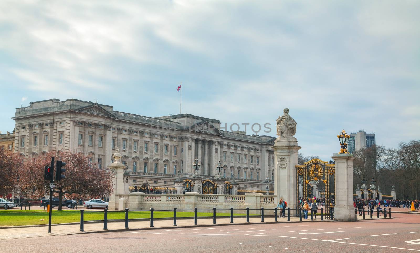 Buckingham palace in London, Great Britain by AndreyKr