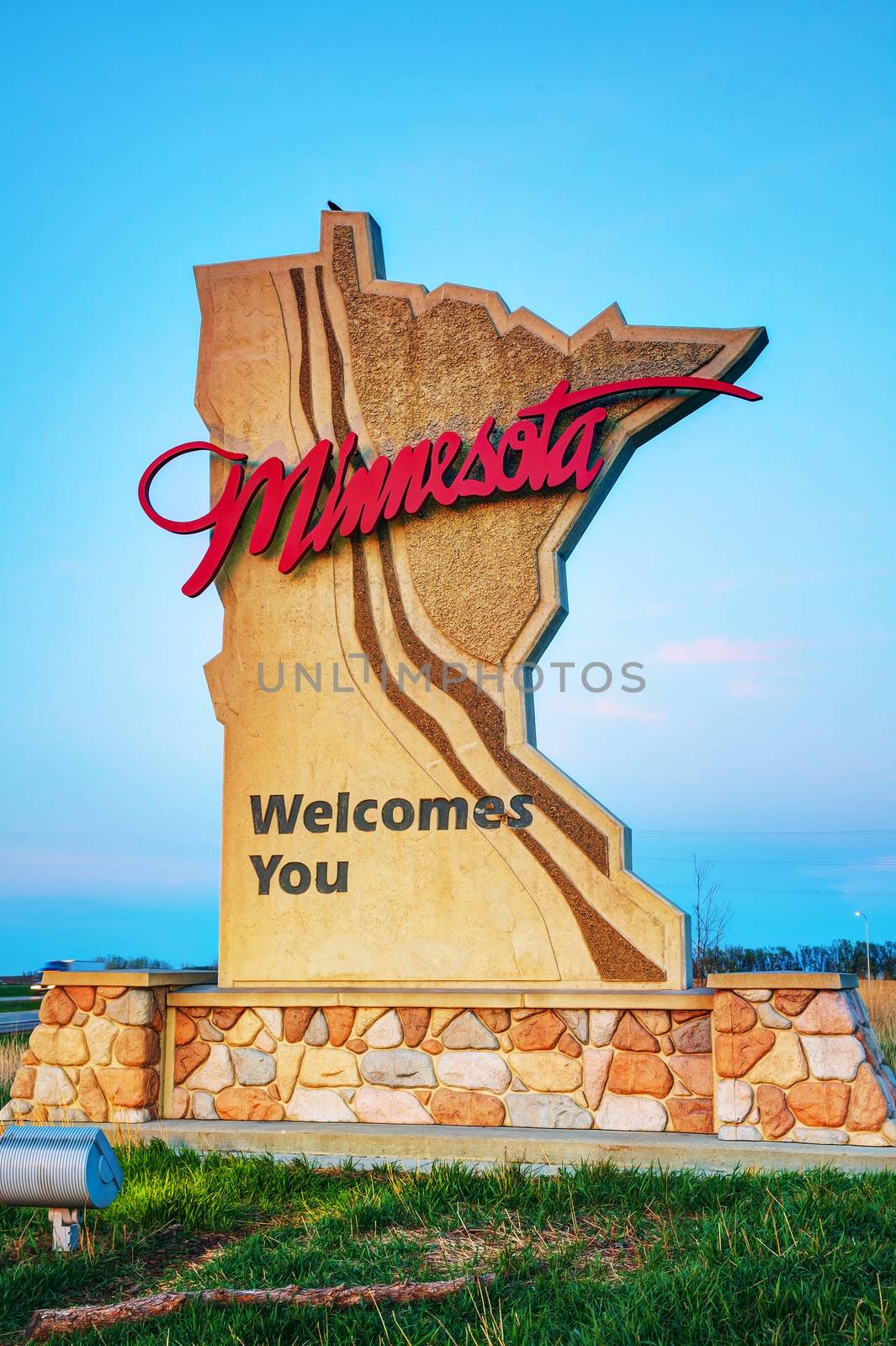 Minnesota welcomes you sign at the state border