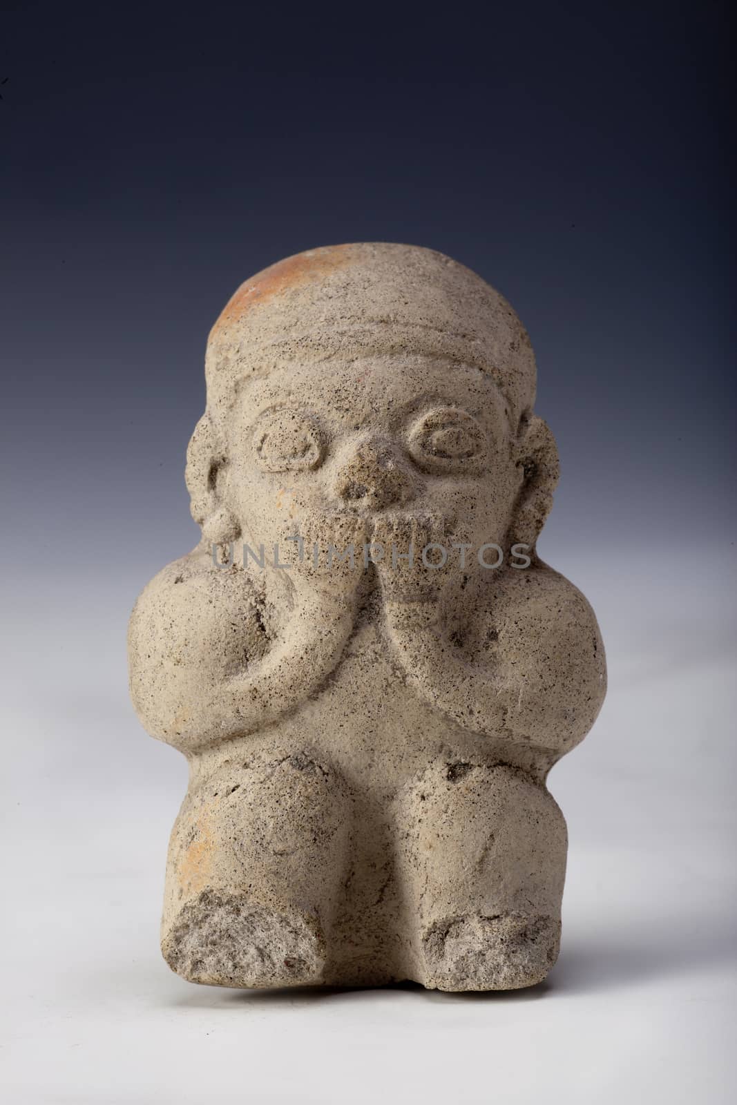 anthropomorphic figure in argil or clay, ancient art of ecuador