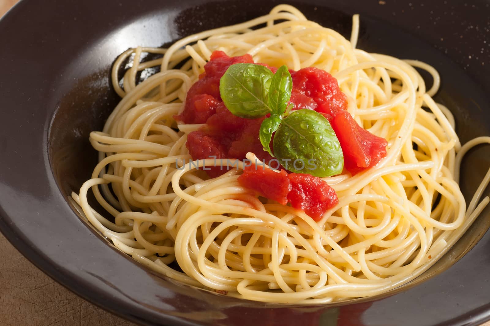 spaghetti with fresh tomato and basil by antonio.li