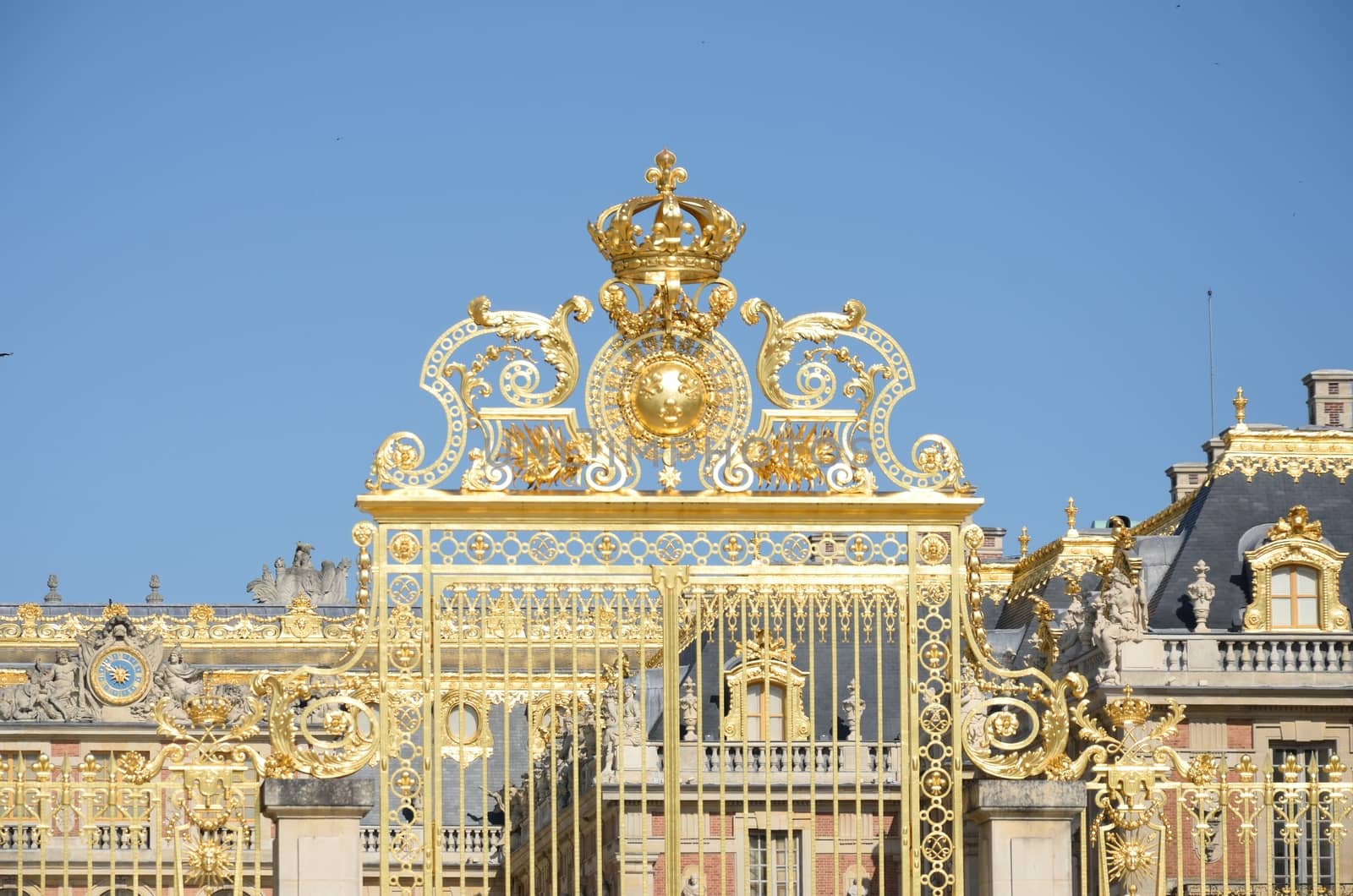 Grand  palace gates by pauws99