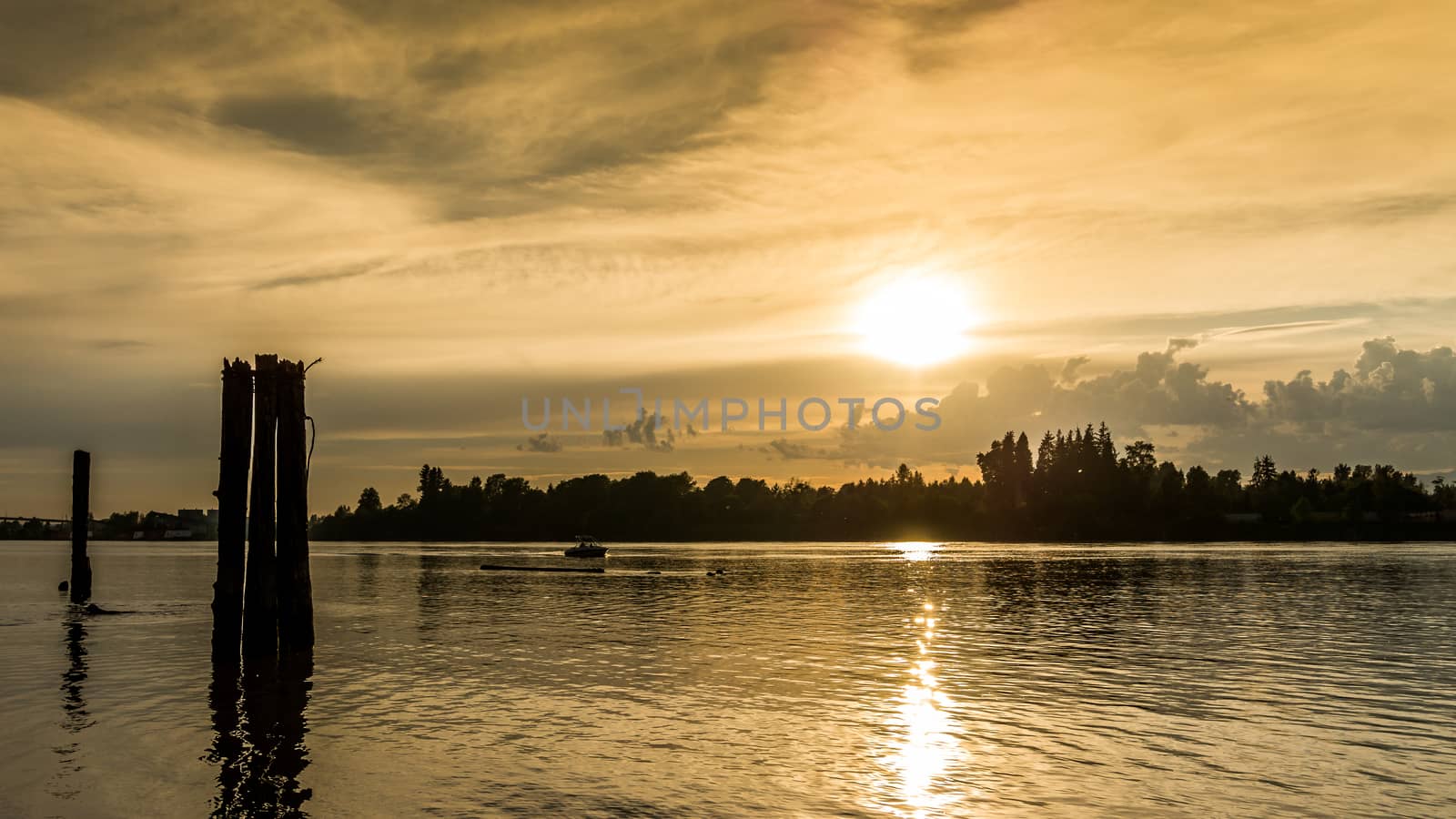Sunset over the Fraser River by hpbfotos