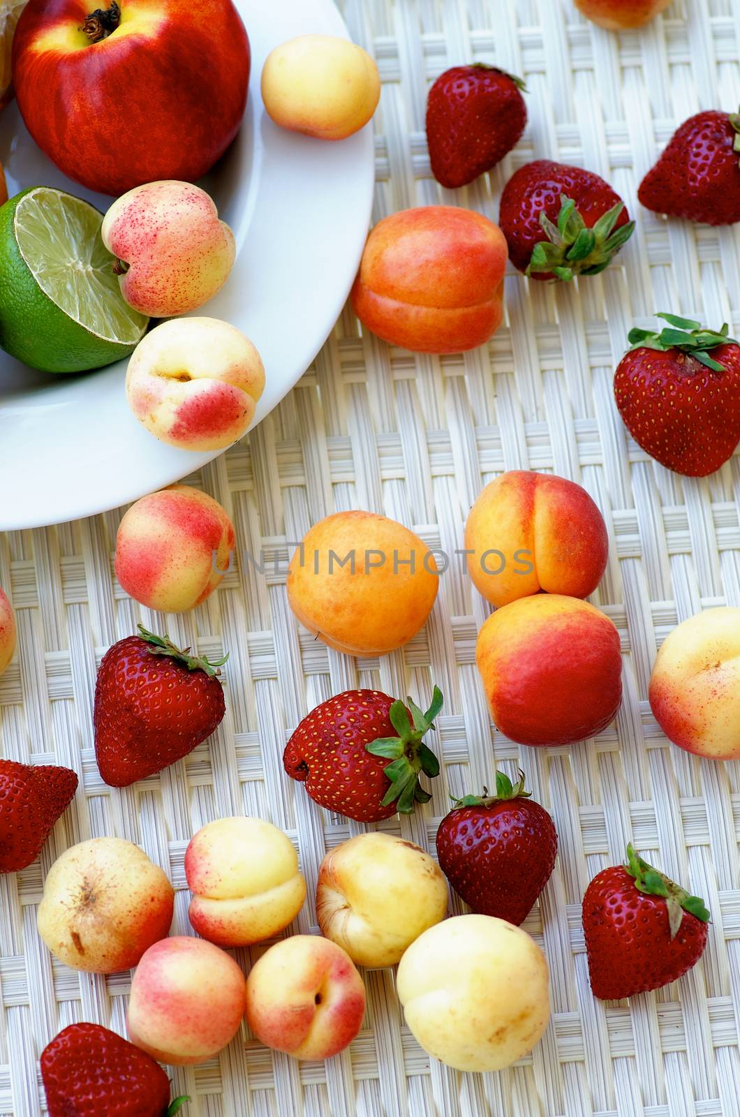 Summer Fruits by zhekos