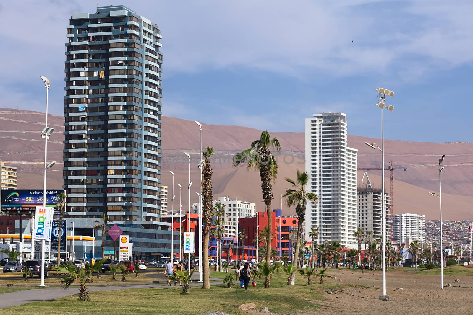 Arturo Prat Chacon Avenue in Iquique, Chile by ildi